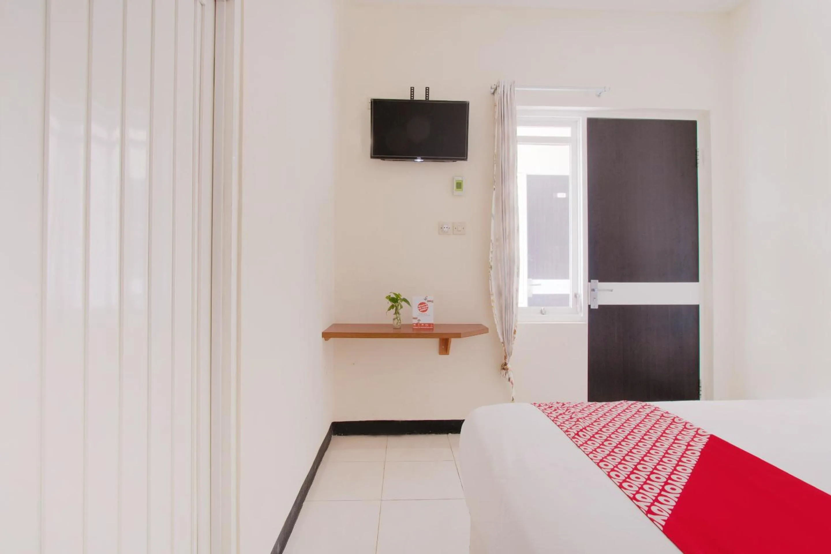 Bedroom, Bed in Hotel O Cozy Residence Syariah