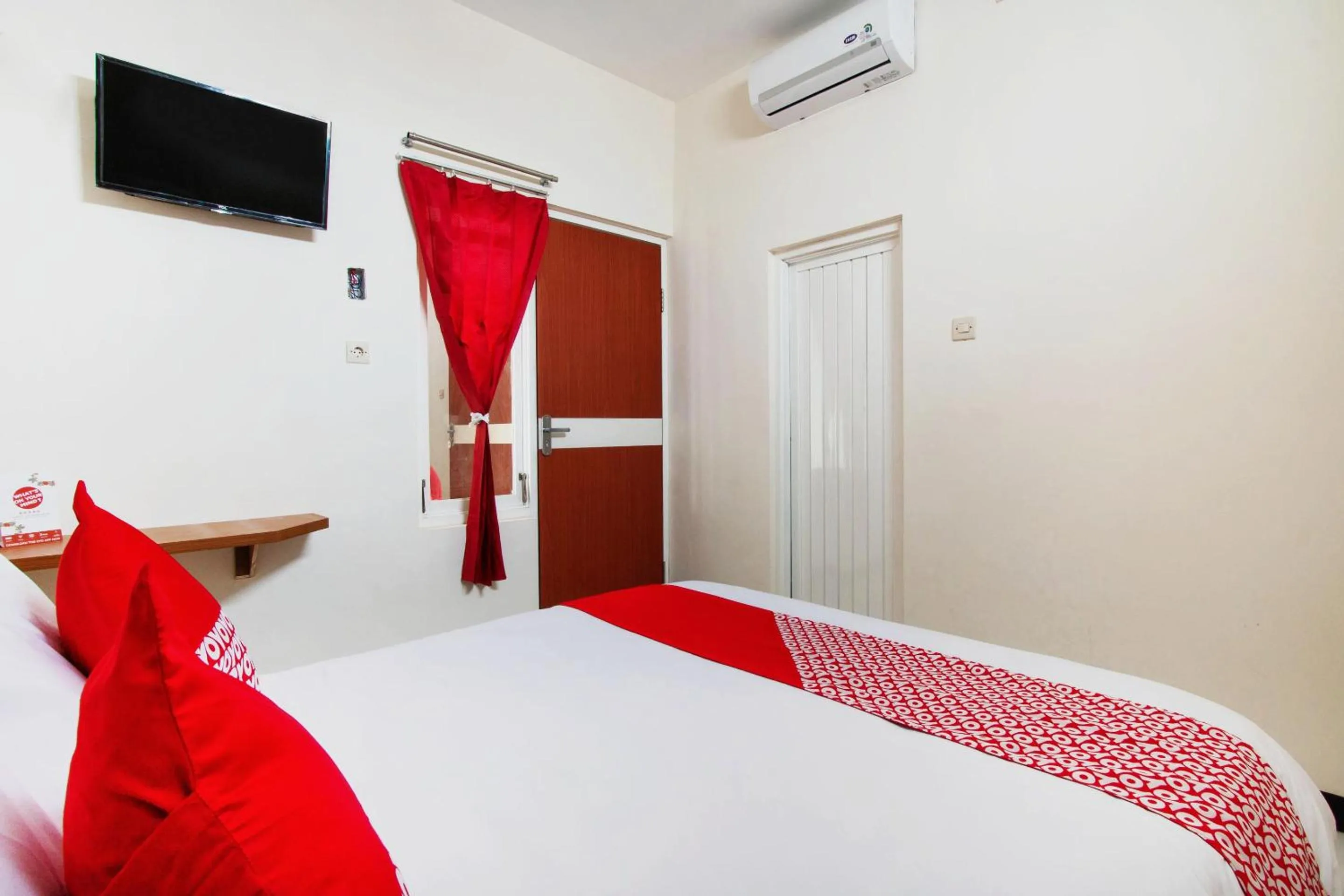 Bedroom, Bed in Hotel O Cozy Residence Syariah