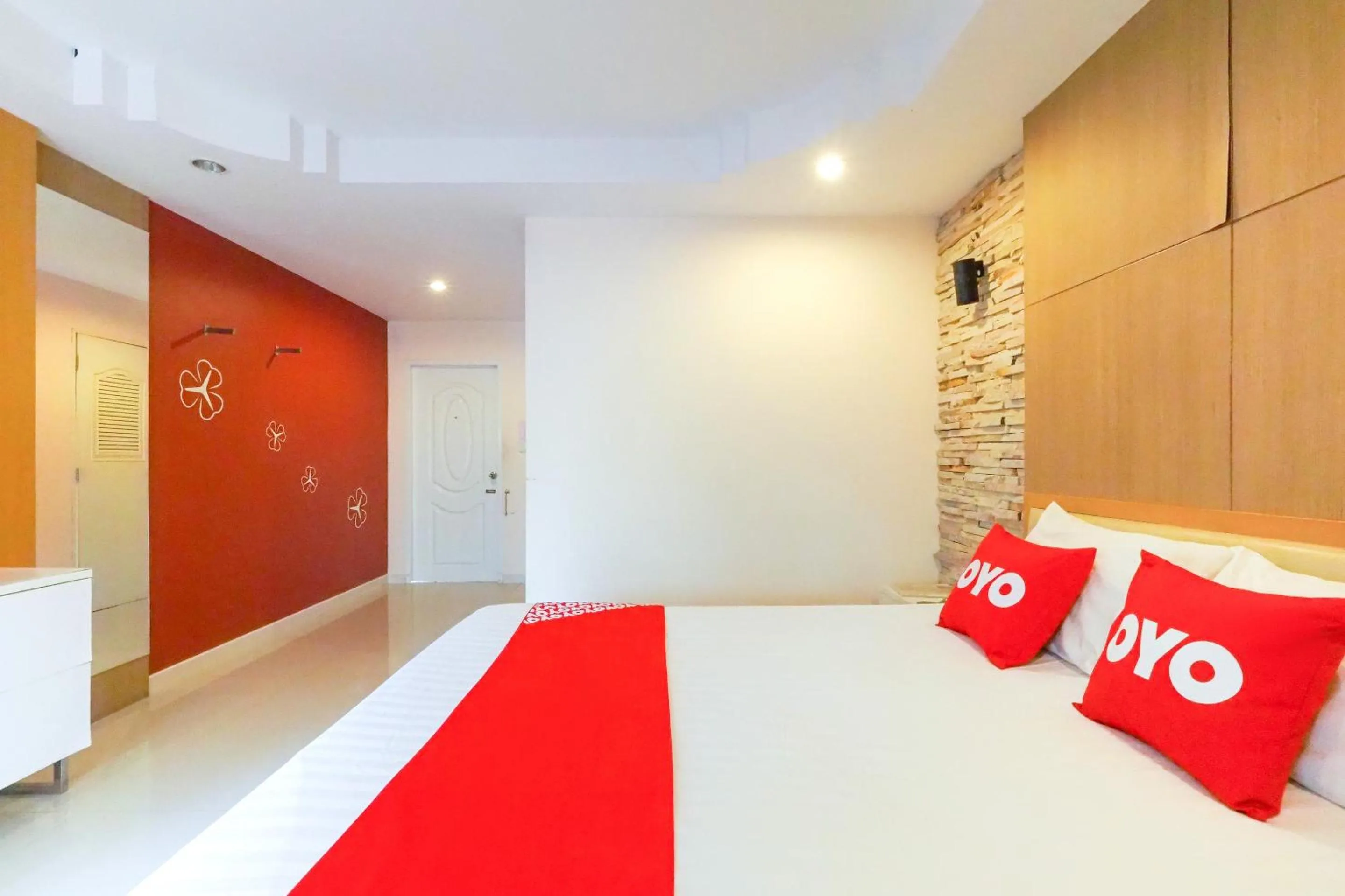 Bedroom, Bed in OYO 926 Sydney Resort