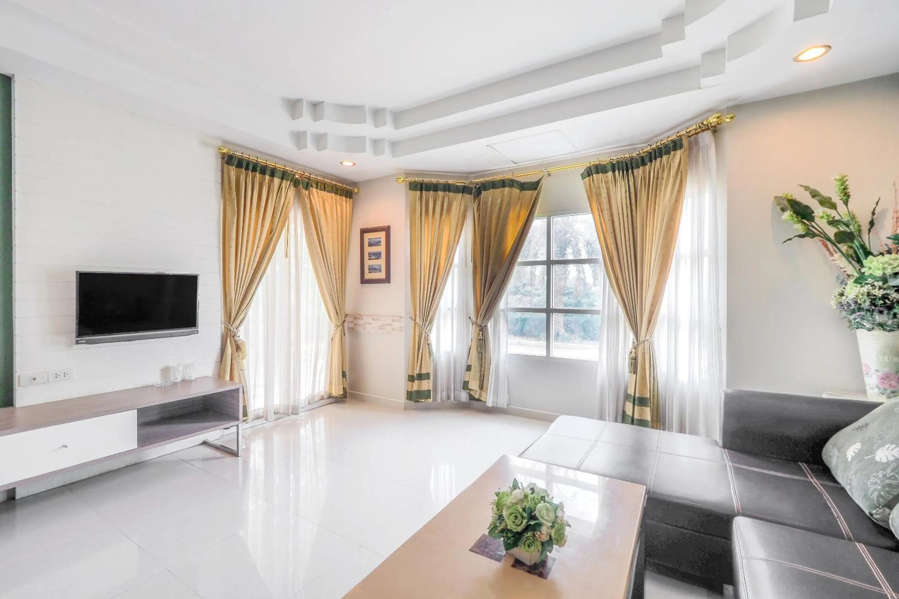 Bedroom, Bed in OYO 926 Sydney Resort