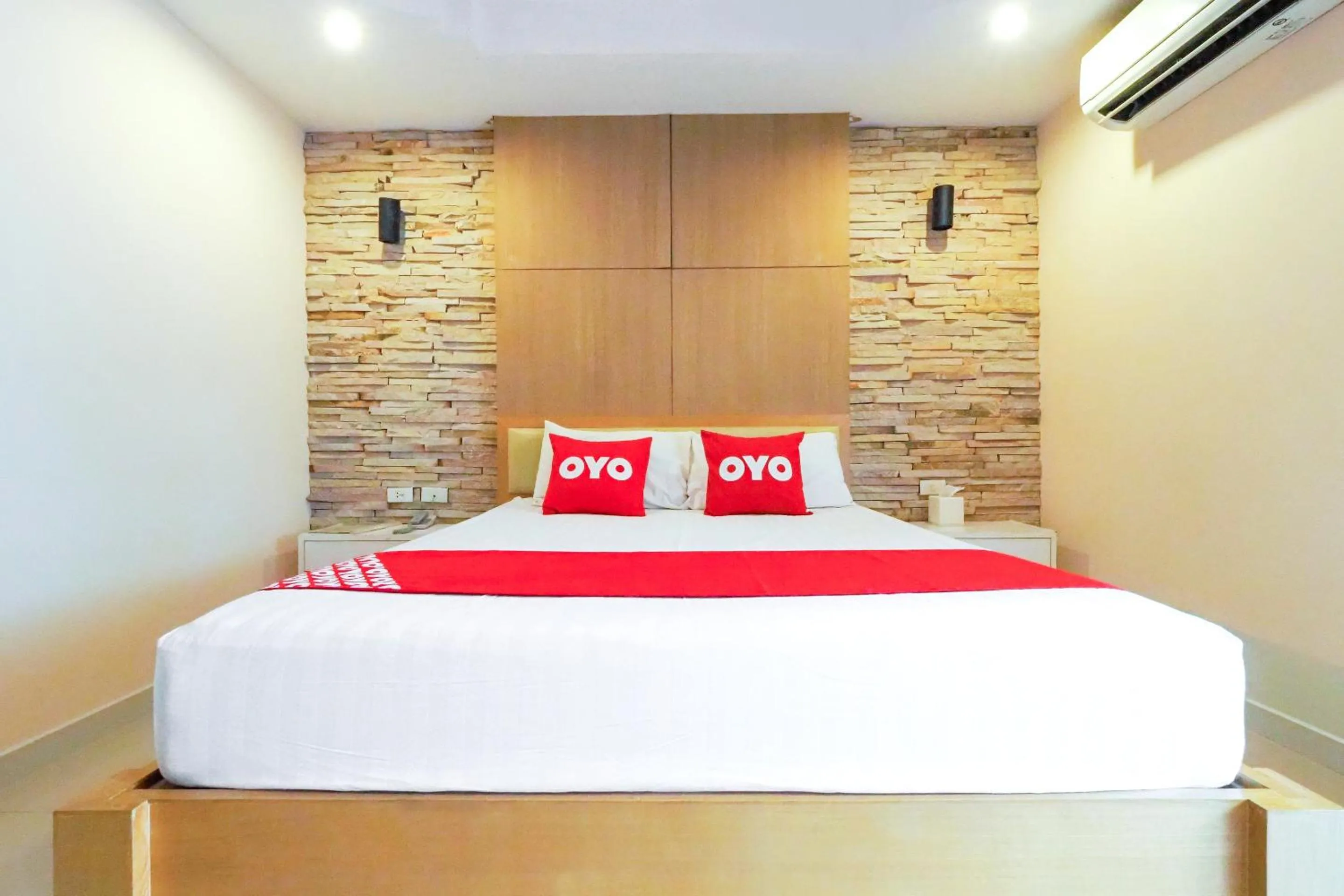 Bedroom, Bed in OYO 926 Sydney Resort