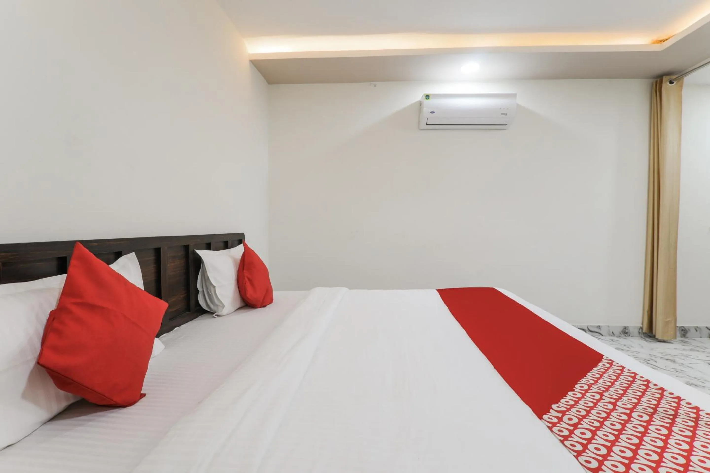 Bedroom, Bed in Super Hotel O Aastha Near Chaudhary Charan Singh International Airport