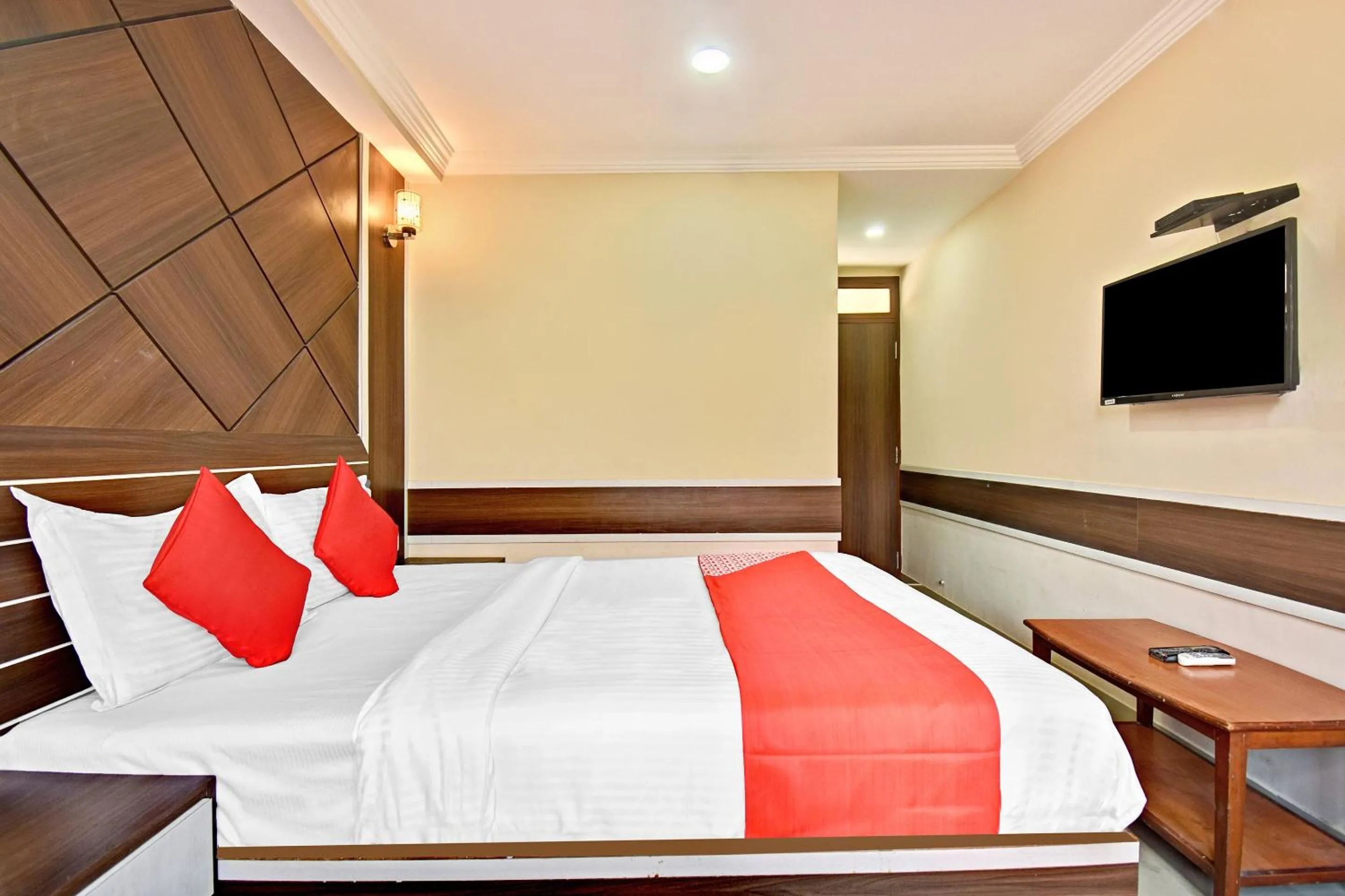 Bedroom, Bed in Hotel O Star Ldh