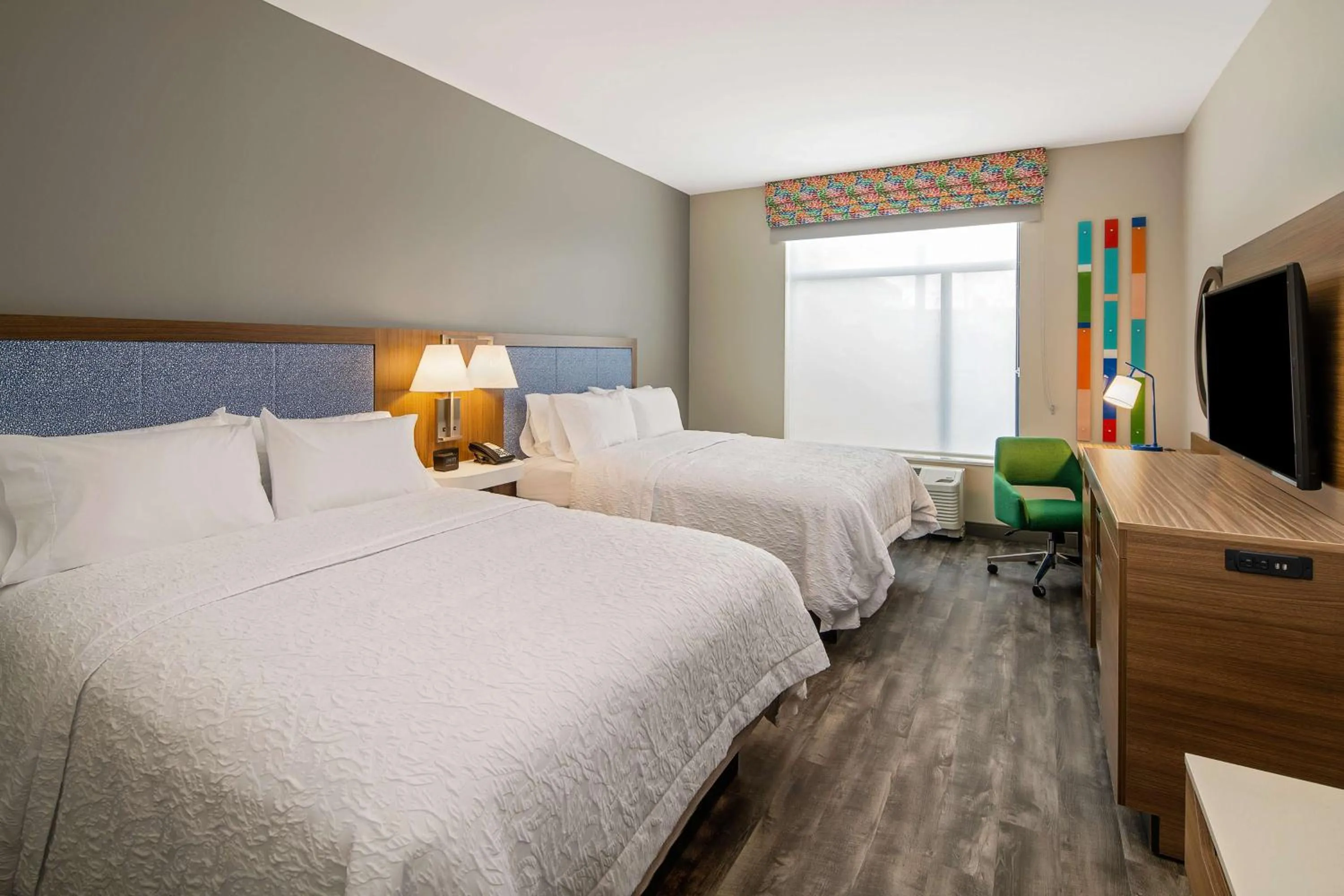 Bedroom, Bed in Hampton Inn & Suites Raleigh Midtown, NC