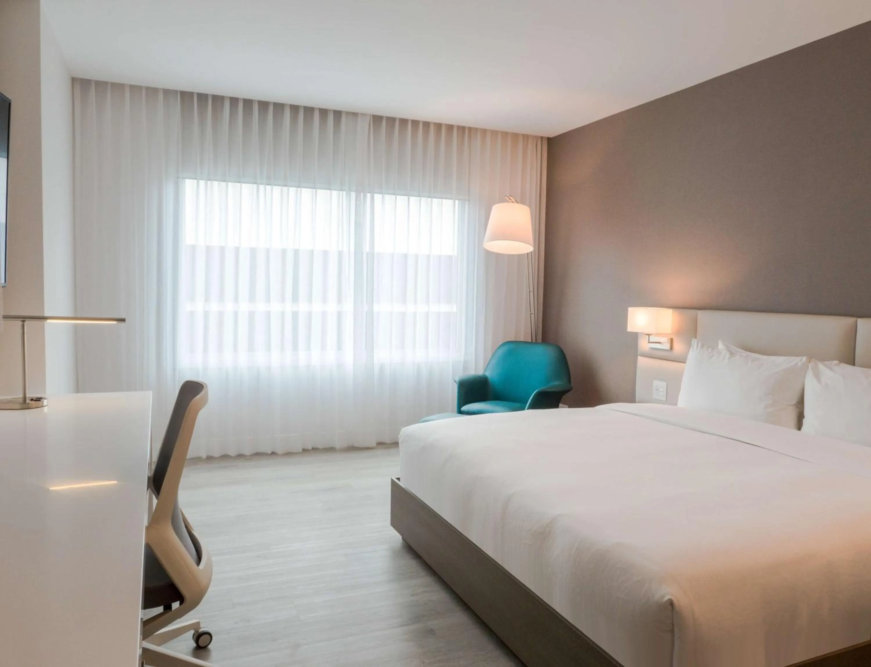 Bed in Hilton Garden Inn Santa Ana, San Jose