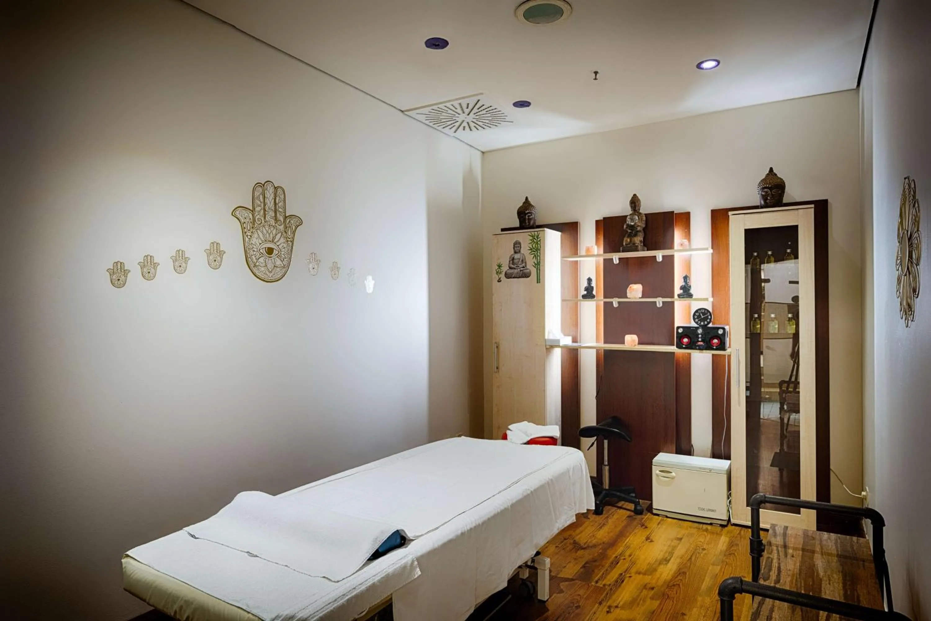 Spa and wellness centre/facilities, Bed in Park Inn by Radisson Berlin Alexanderplatz