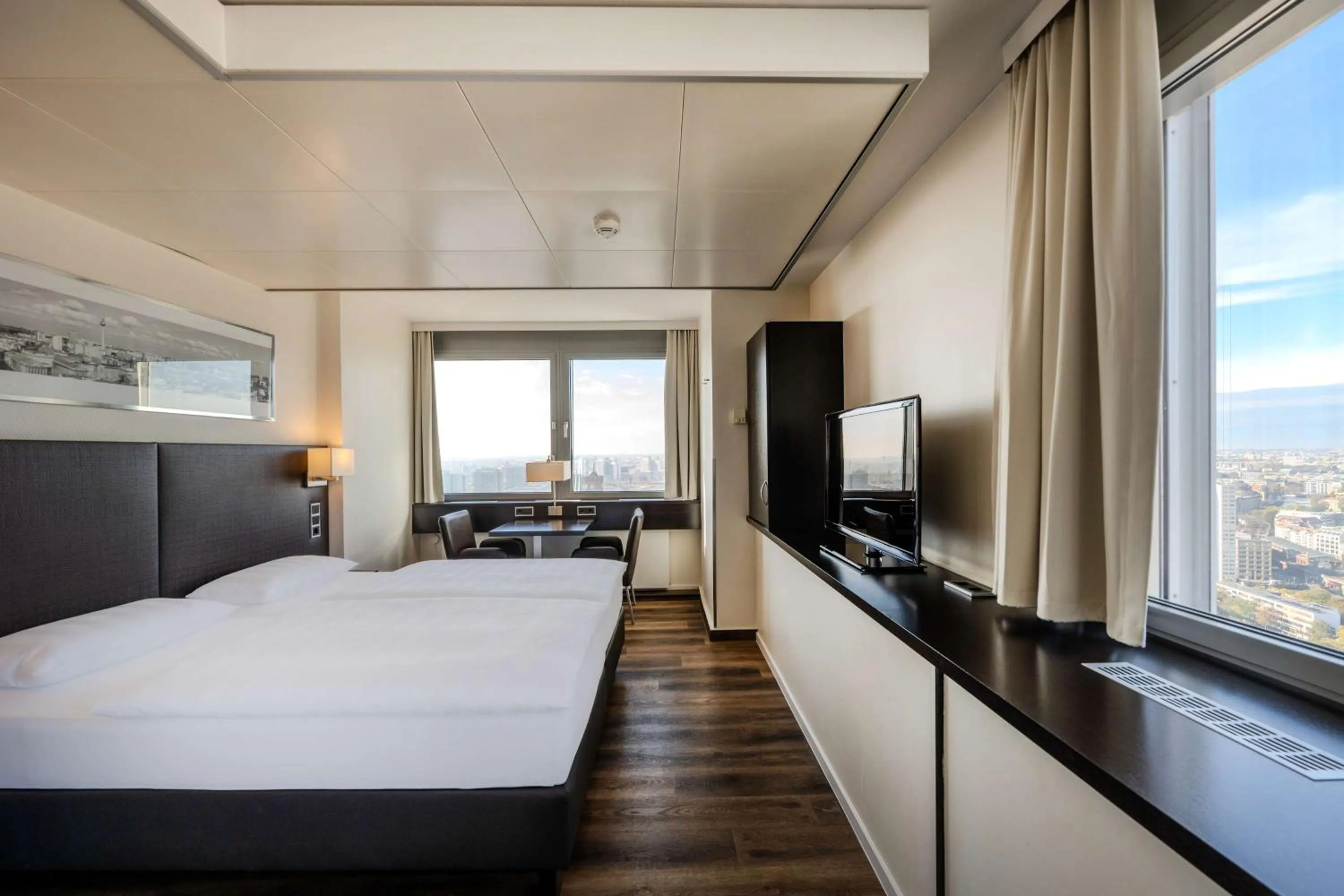 Bedroom, Bed in Park Inn by Radisson Berlin Alexanderplatz