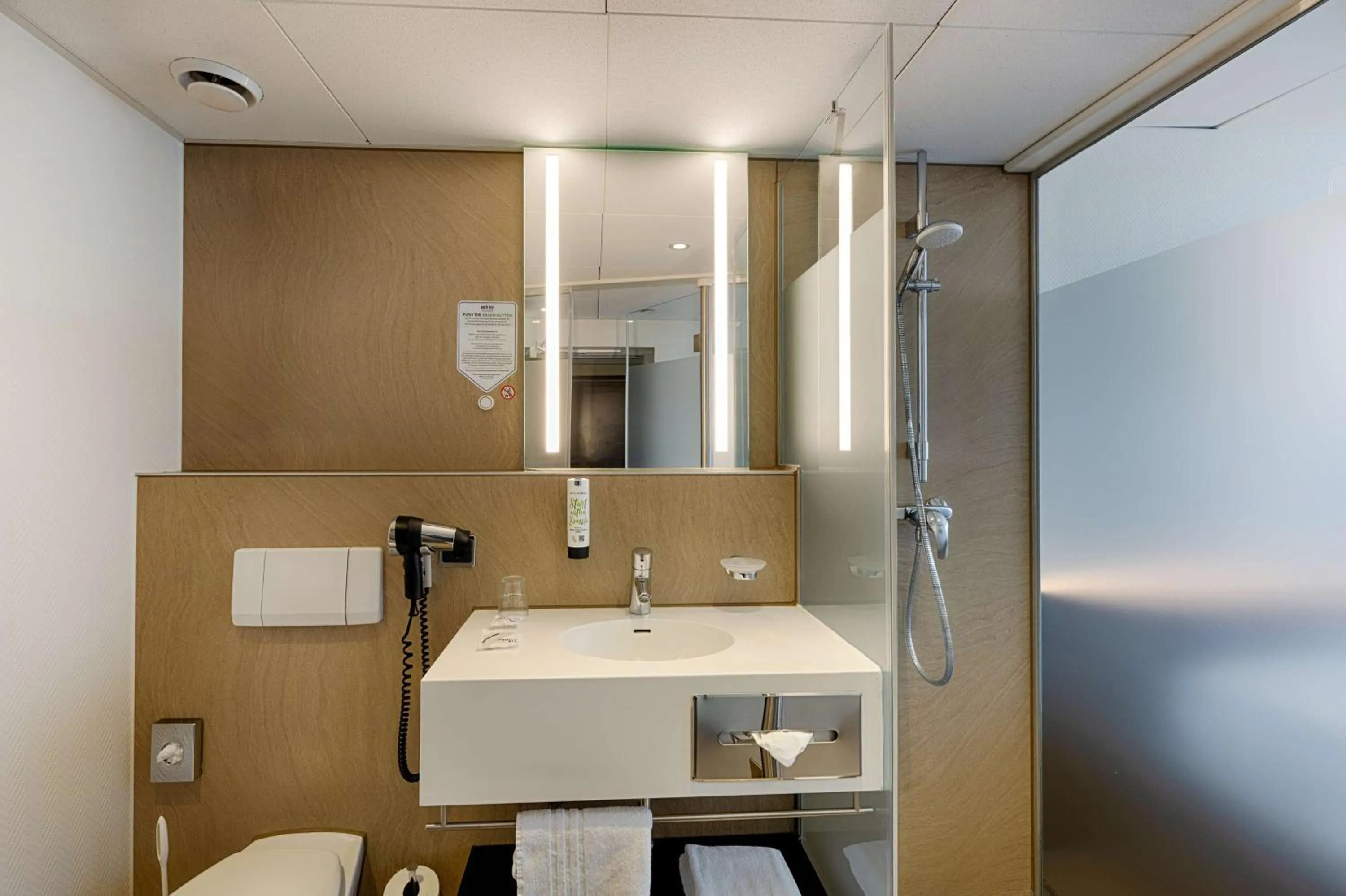 Bathroom in Park Inn by Radisson Berlin Alexanderplatz