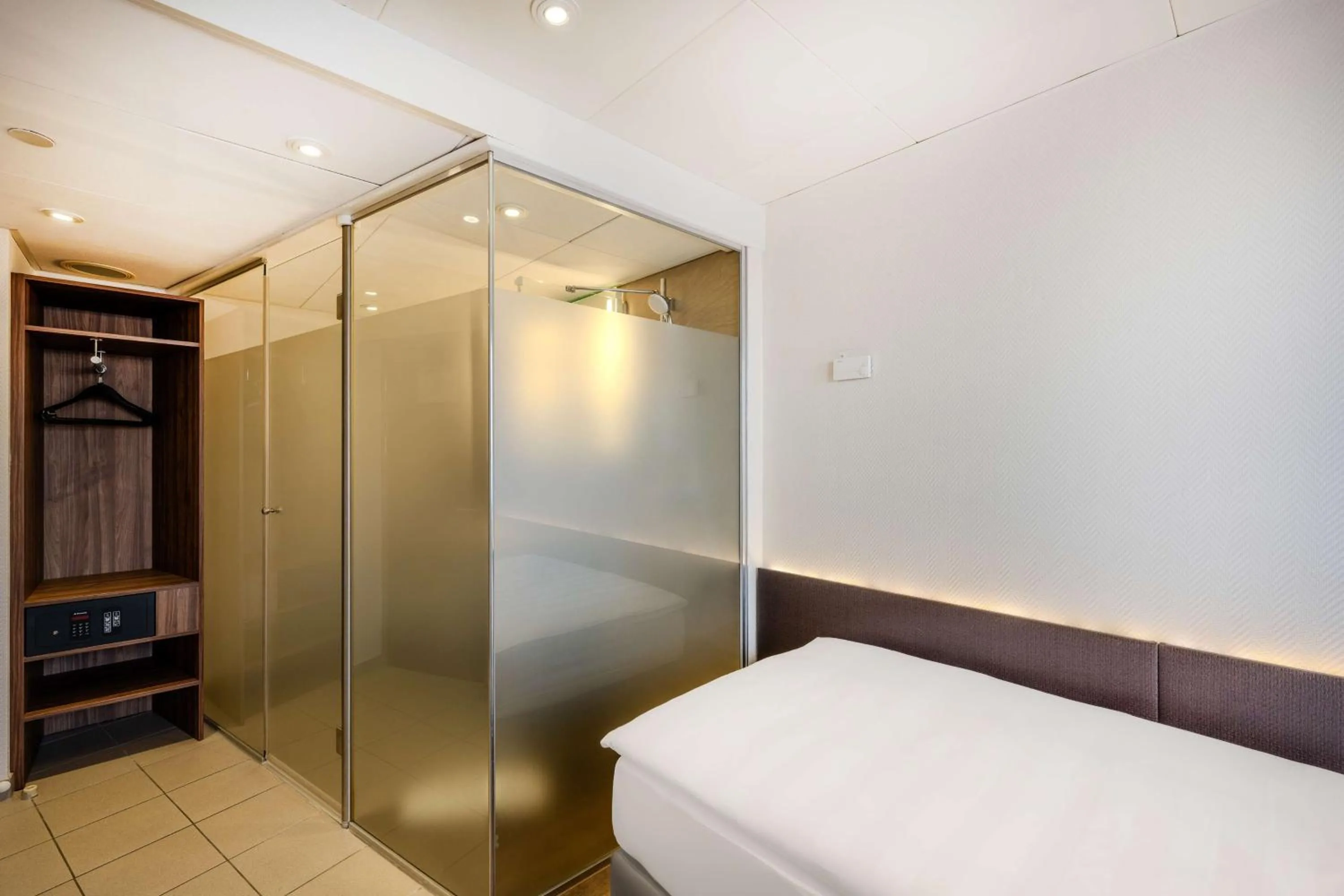 Bedroom, Bed in Park Inn by Radisson Berlin Alexanderplatz