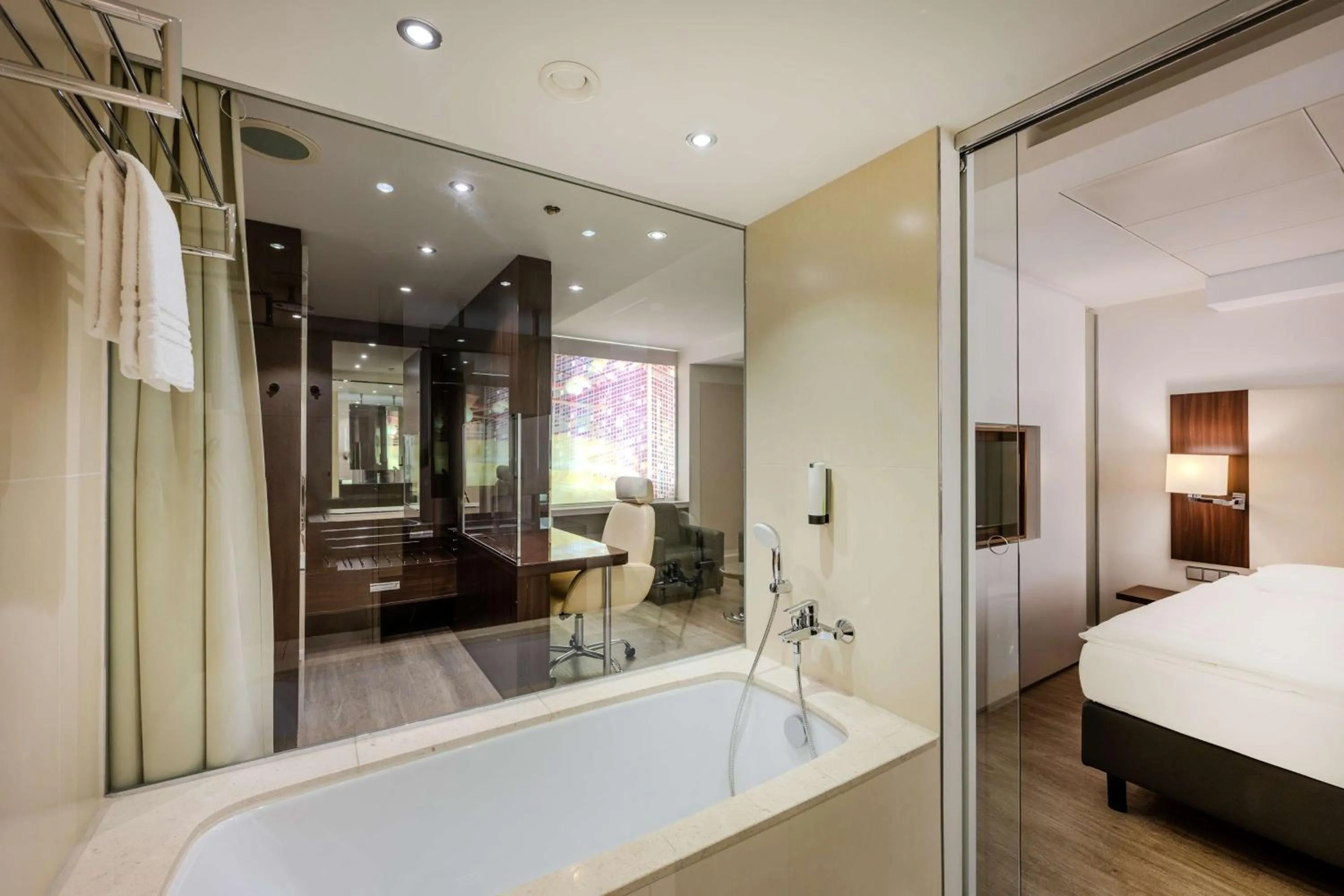 Bathroom, Bed in Park Inn by Radisson Berlin Alexanderplatz