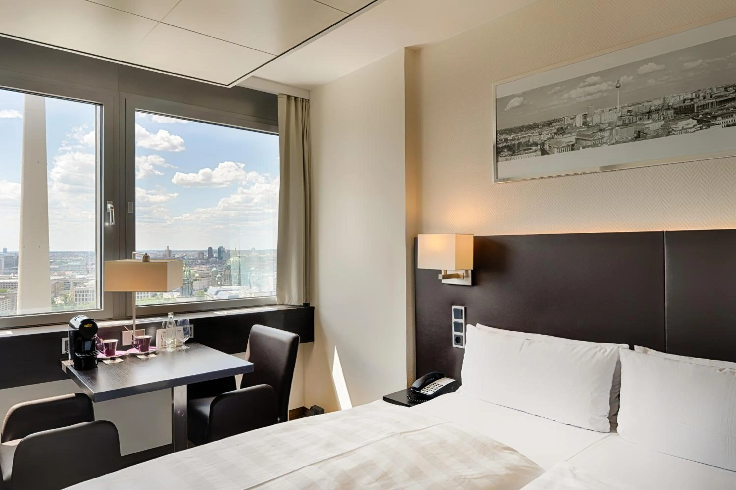 Photo of the whole room, Bed in Park Inn by Radisson Berlin Alexanderplatz