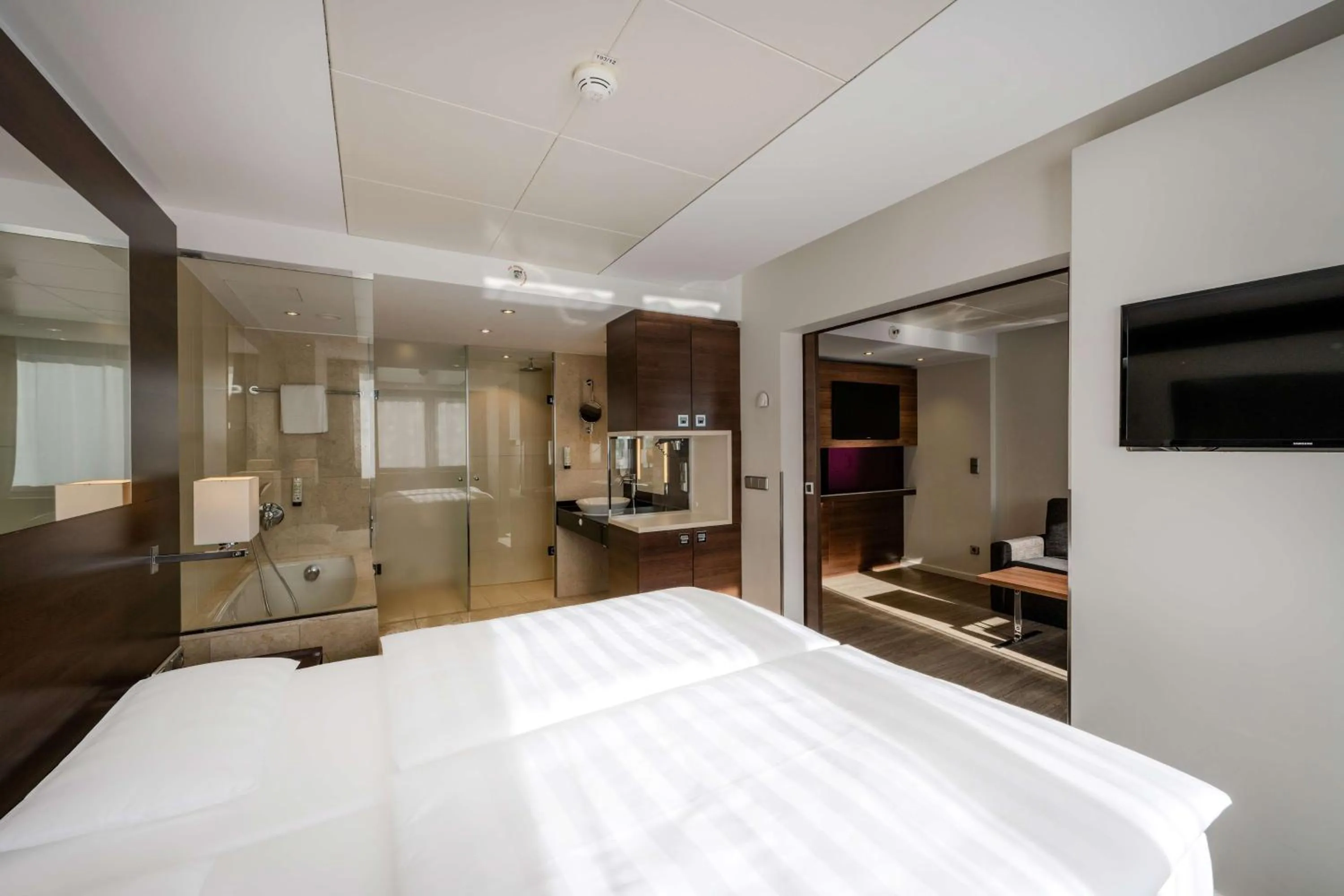 Photo of the whole room, Bed in Park Inn by Radisson Berlin Alexanderplatz