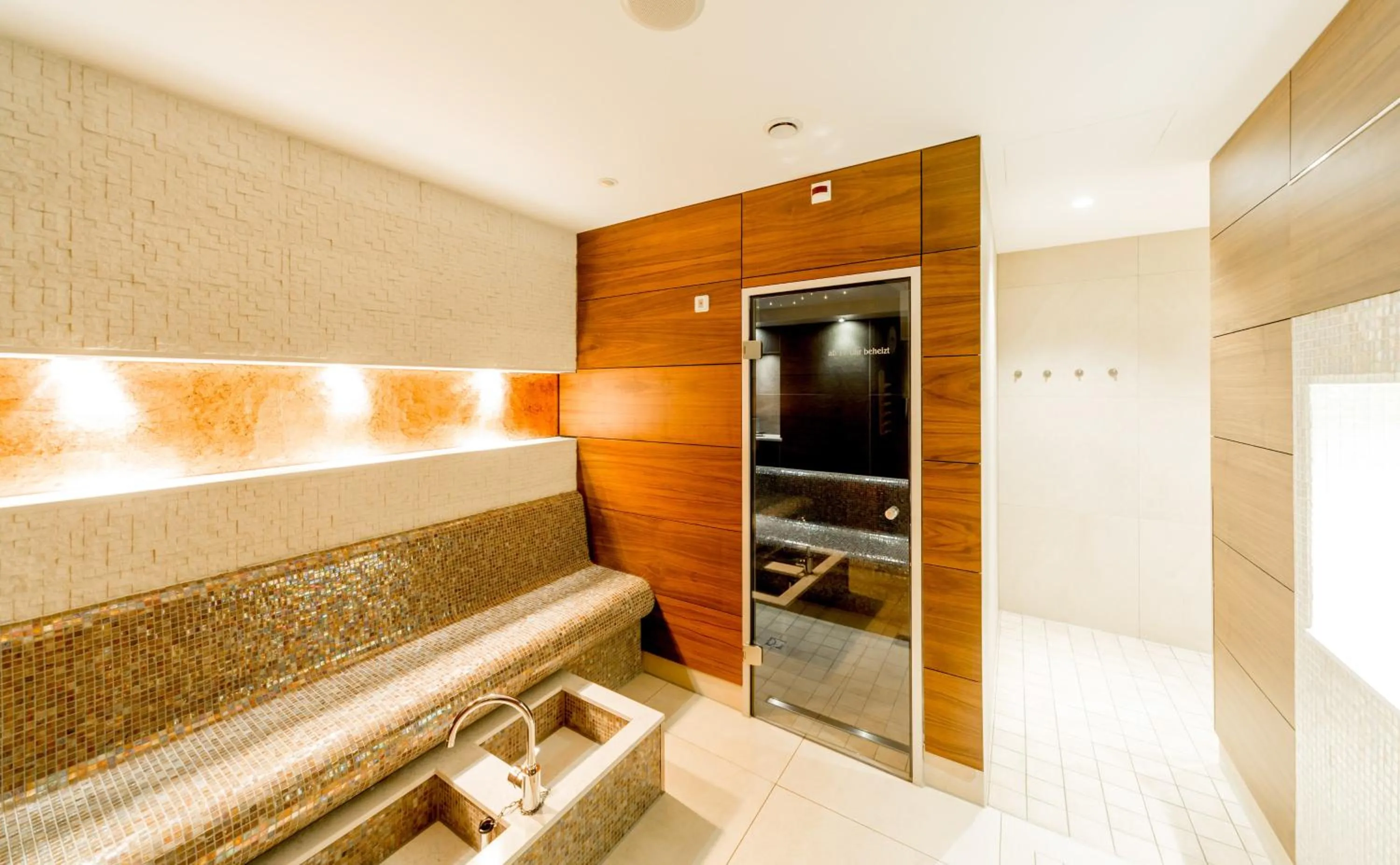 Spa and wellness centre/facilities in Dorint Herrenkrug Parkhotel Magdeburg