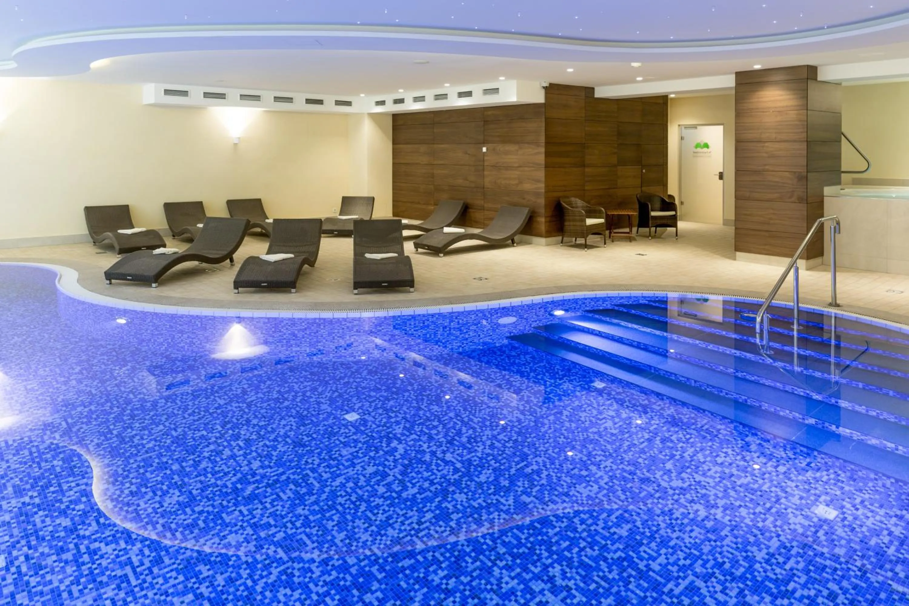 Swimming pool in Dorint Herrenkrug Parkhotel Magdeburg