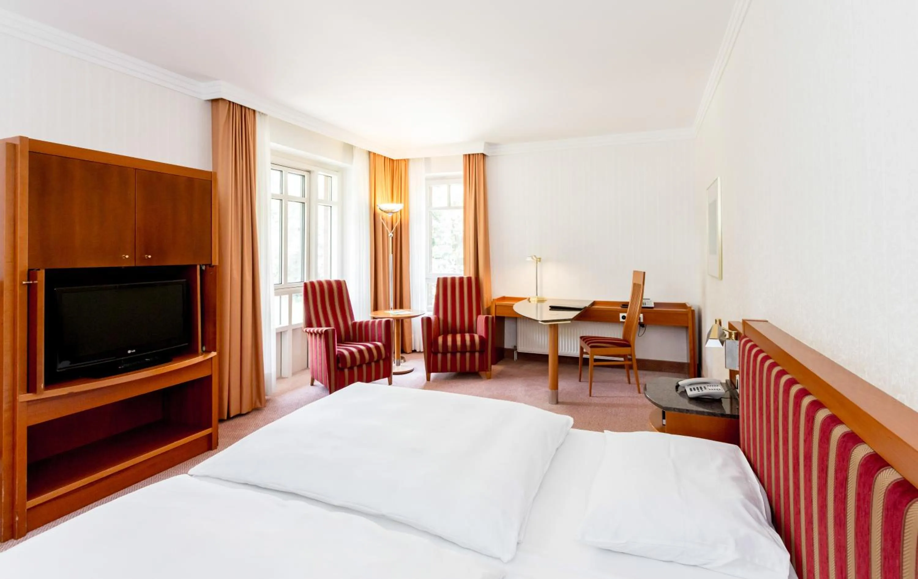 Photo of the whole room, Bed in Dorint Herrenkrug Parkhotel Magdeburg