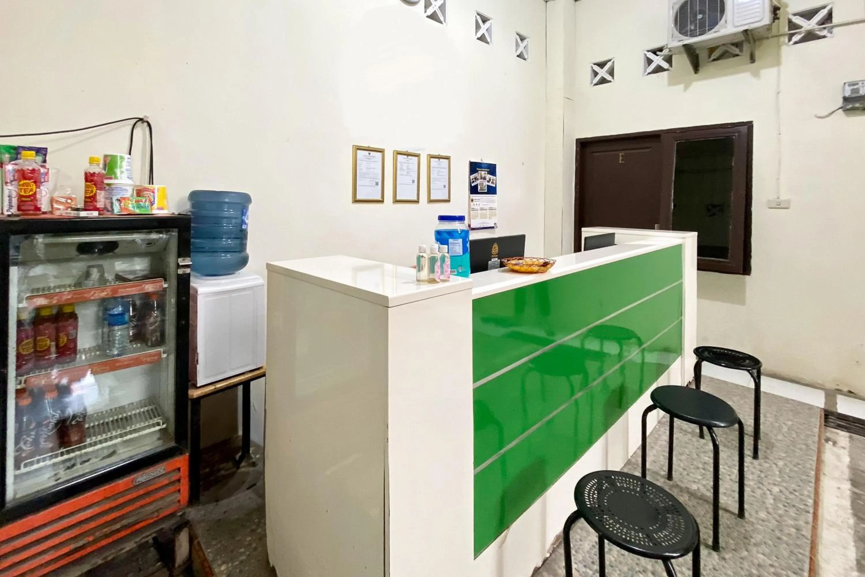 Lobby or reception in RedDoorz at Sonya Homestay Tebing Tinggi