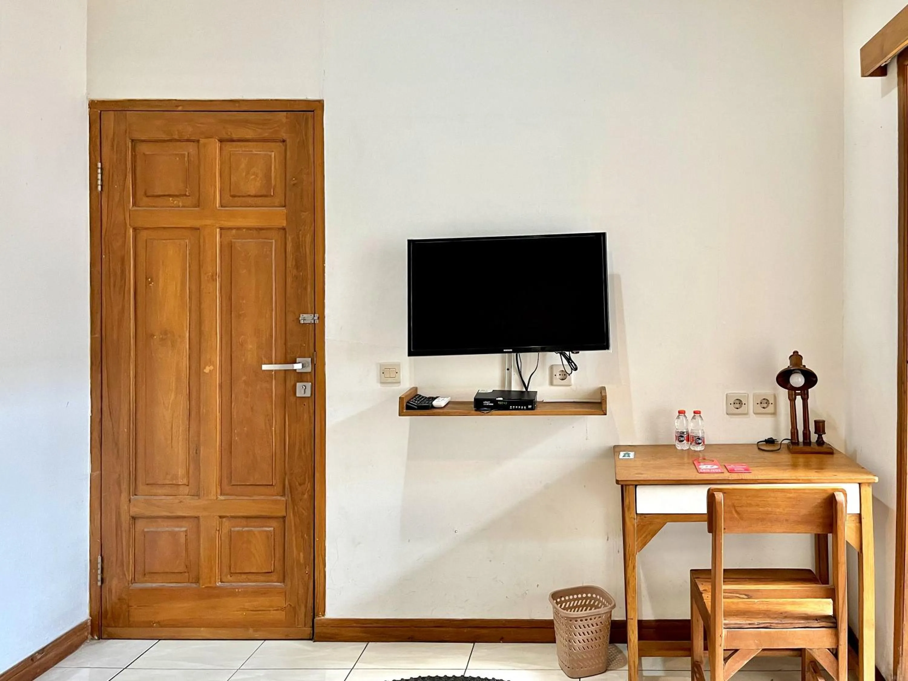 TV and multimedia, TV/Entertainment Center in Capital O 3461 Mystays