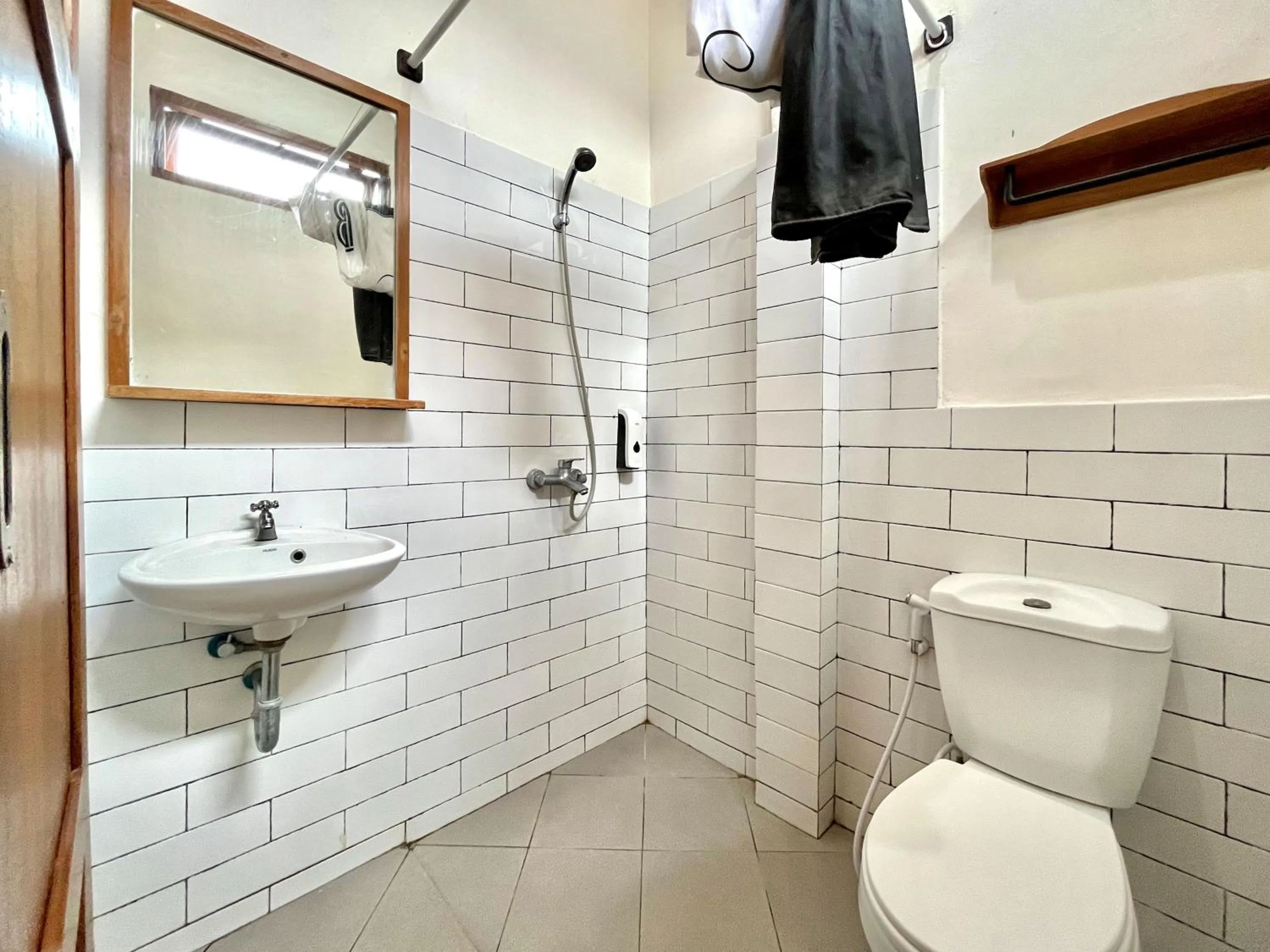 Bathroom in Capital O 3461 Mystays