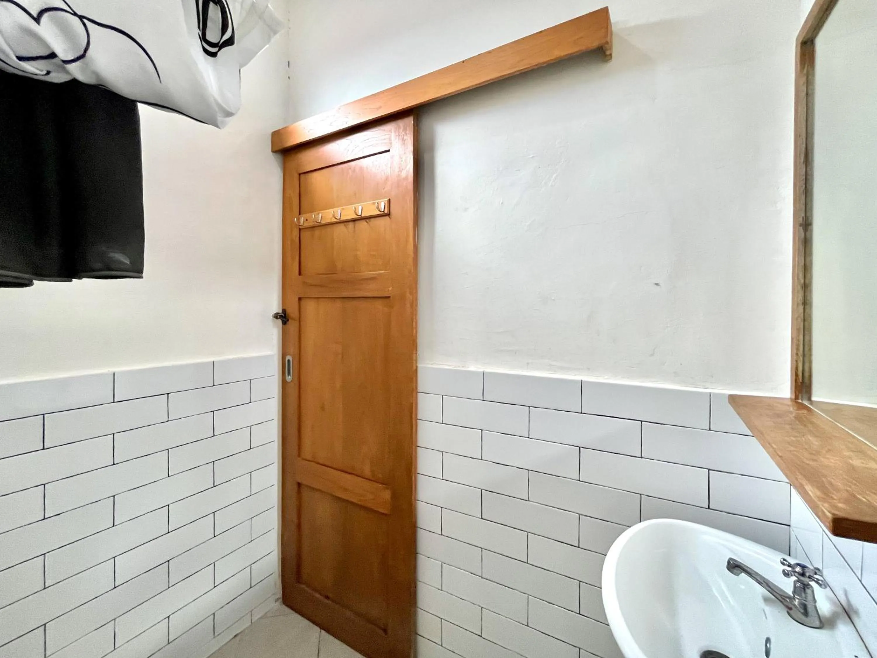 Bathroom in Capital O 3461 Mystays