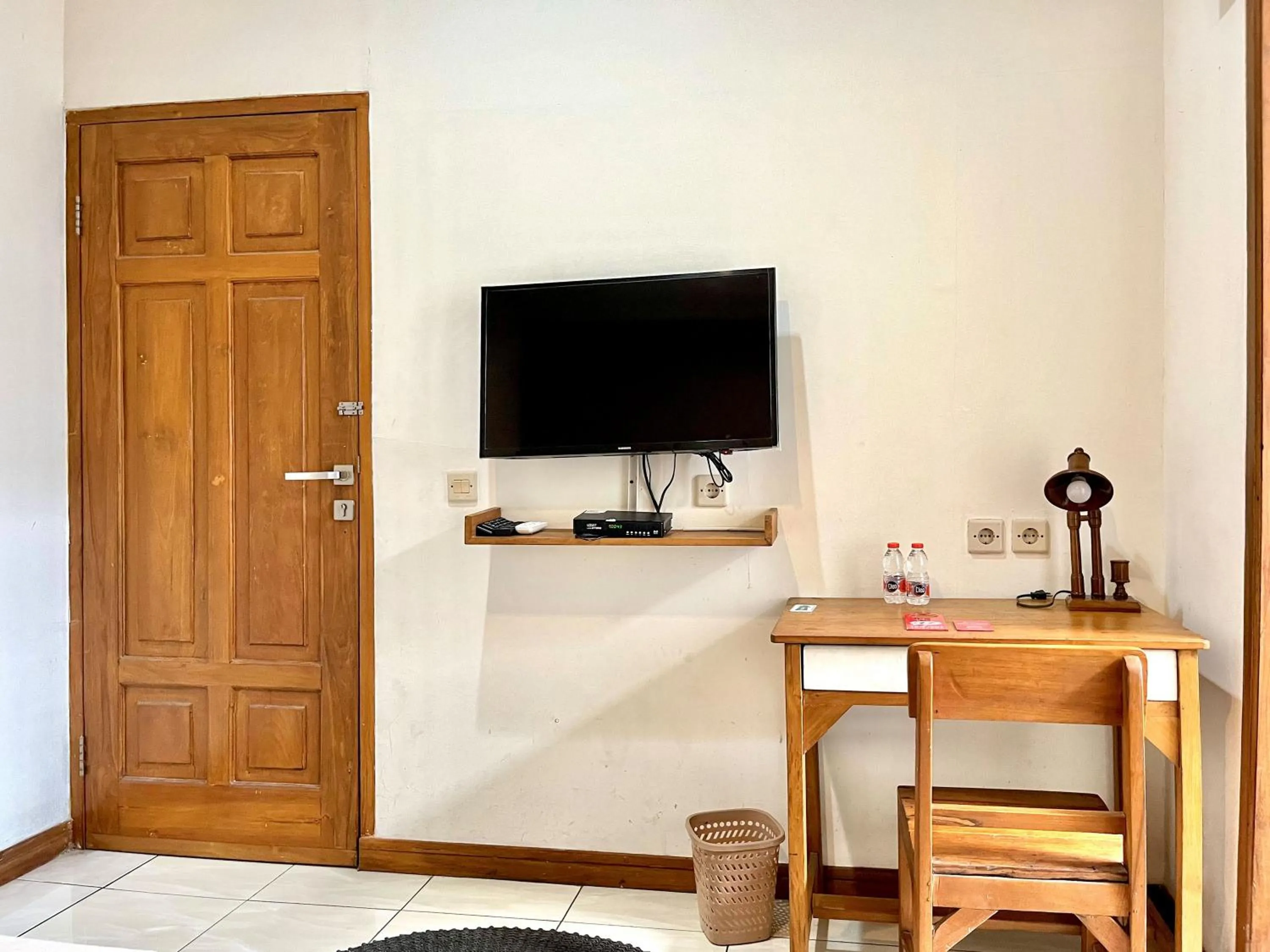 TV and multimedia, TV/Entertainment Center in Capital O 3461 Mystays