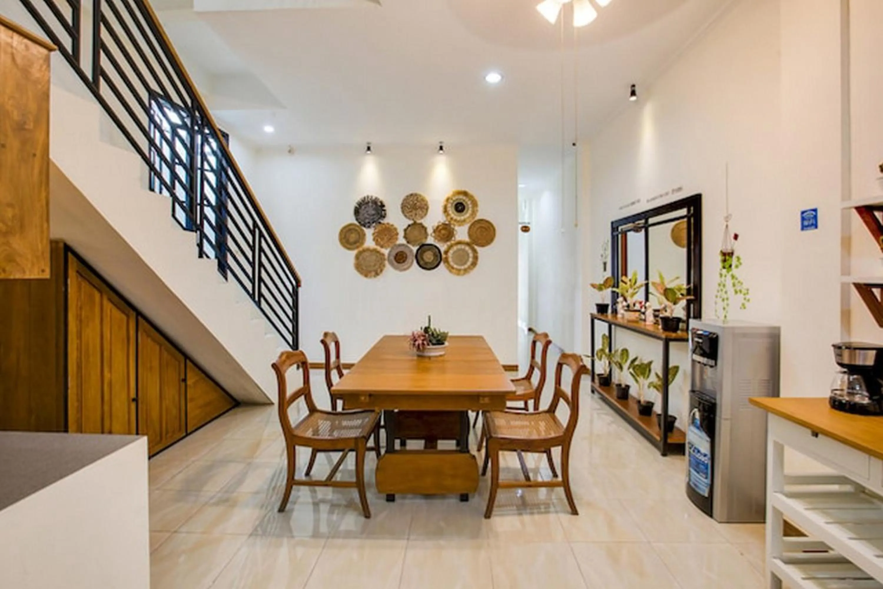 Lobby or reception, Dining Area in Capital O 3461 Mystays