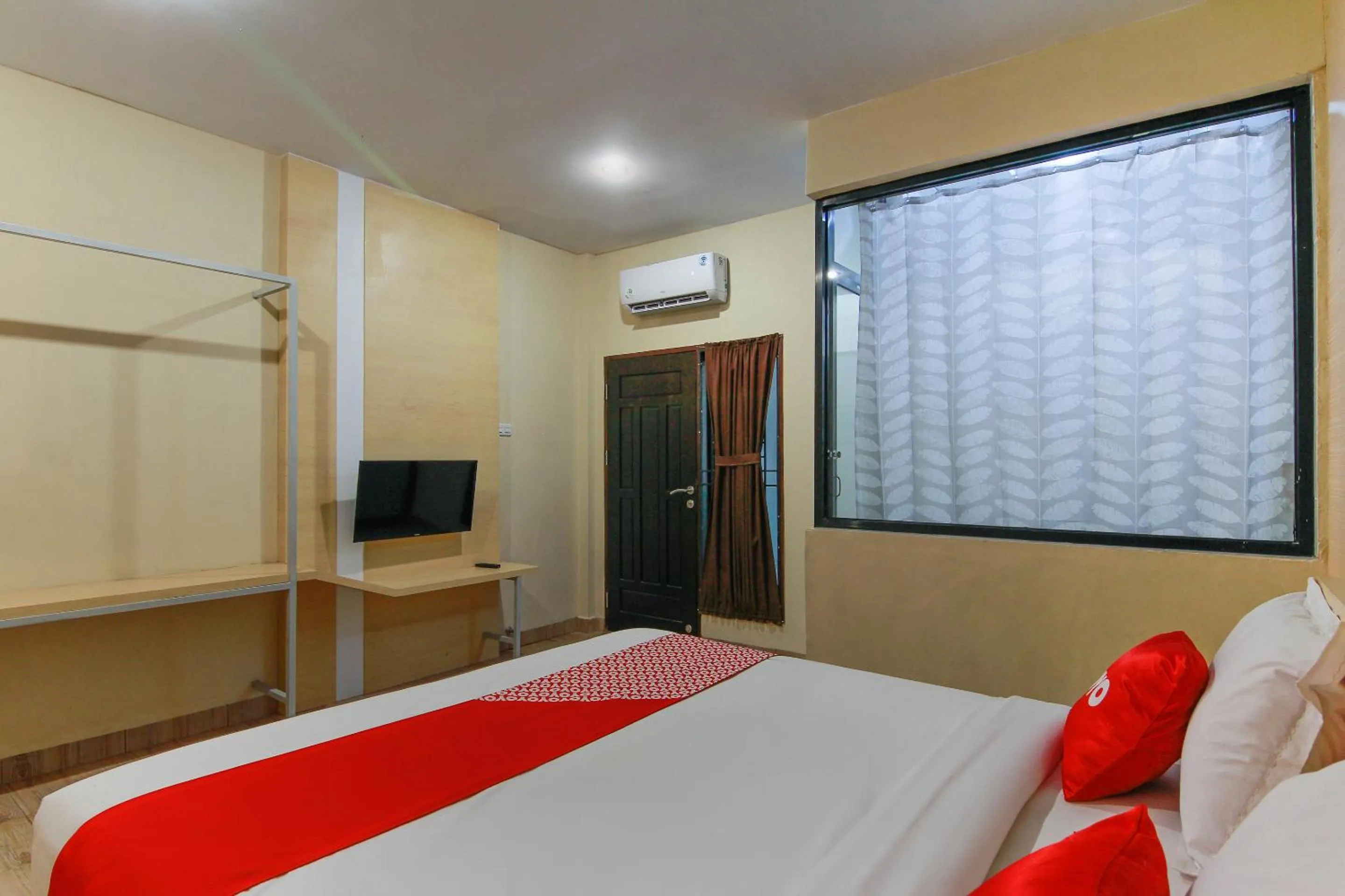 Bedroom, Bed in Capital O 3476 Millenium Inn