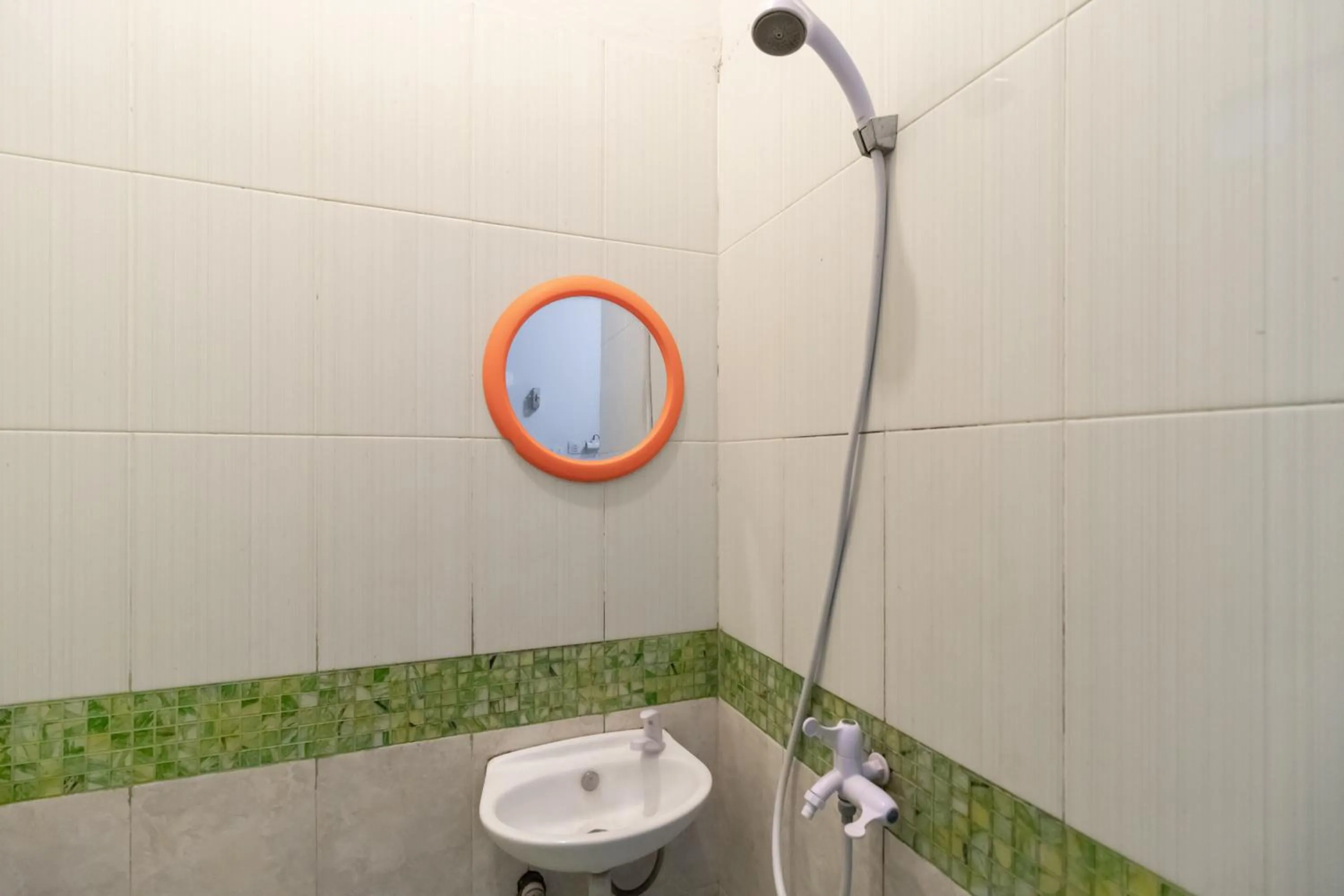 Bathroom in Safaraz Garden near Galaxy Bekasi Mitra RedDoorz