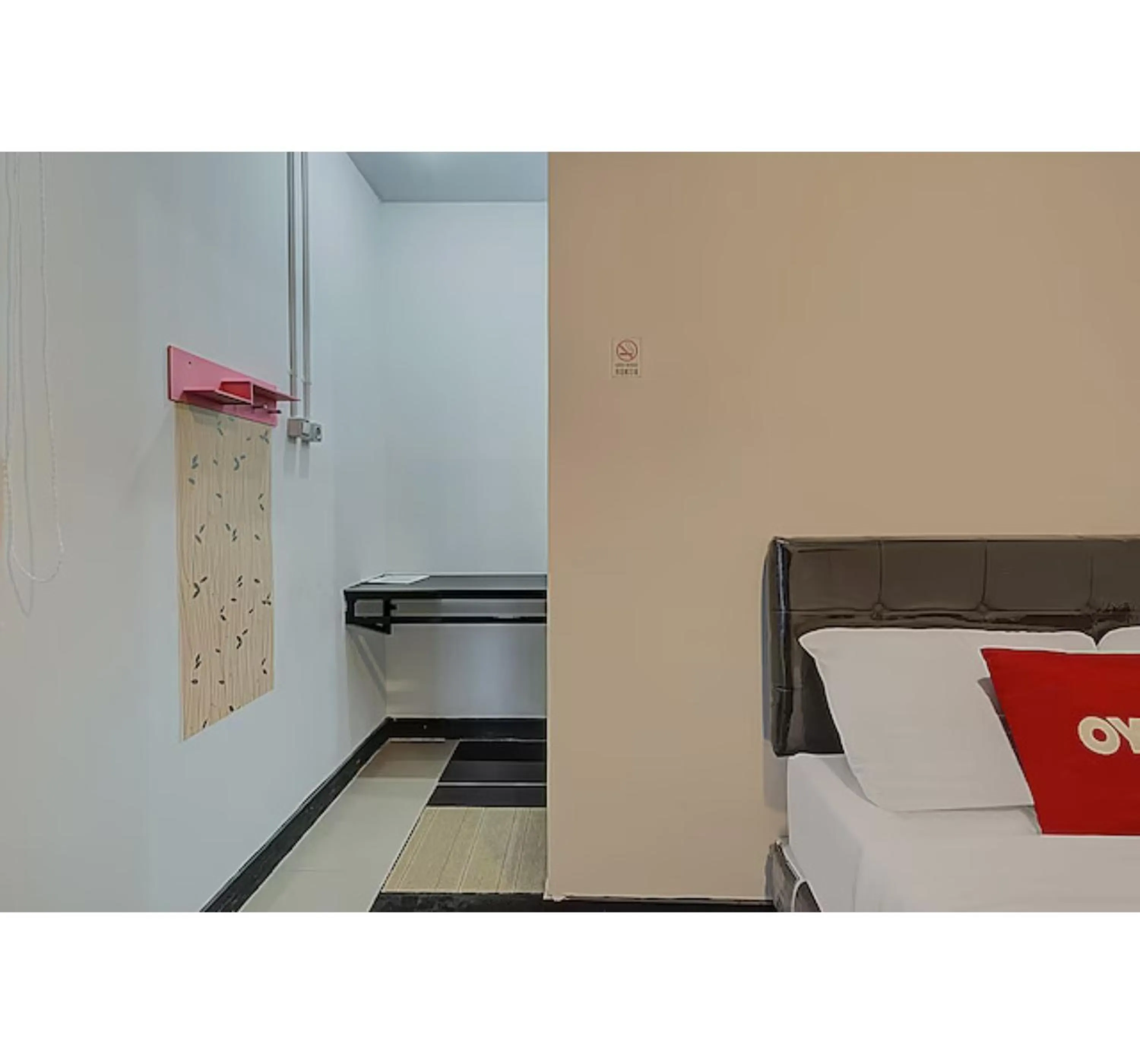 Bedroom, Bed in Capital O 3198 Sukomanunggal Inn