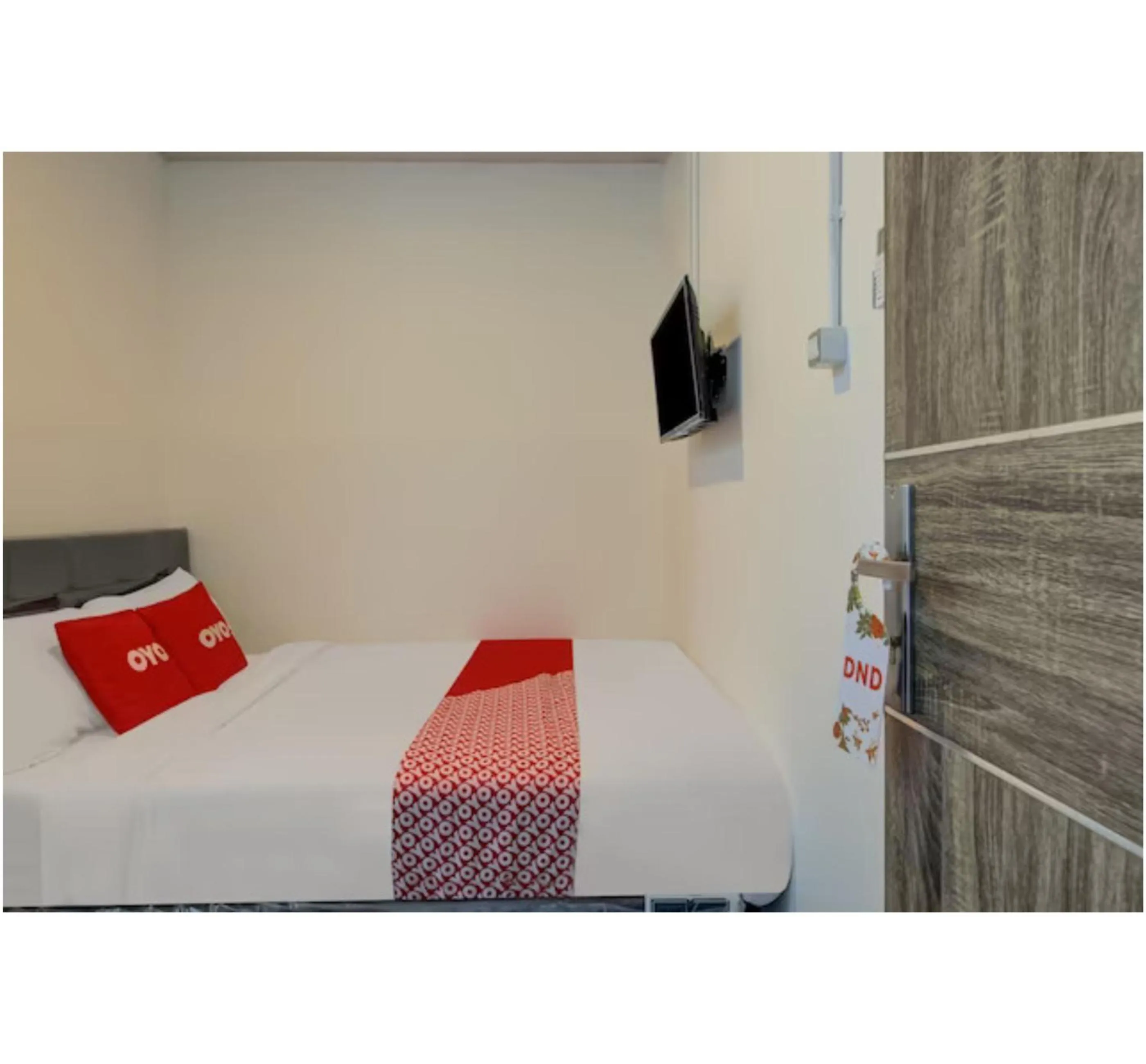 Bedroom, Bed in Capital O 3198 Sukomanunggal Inn