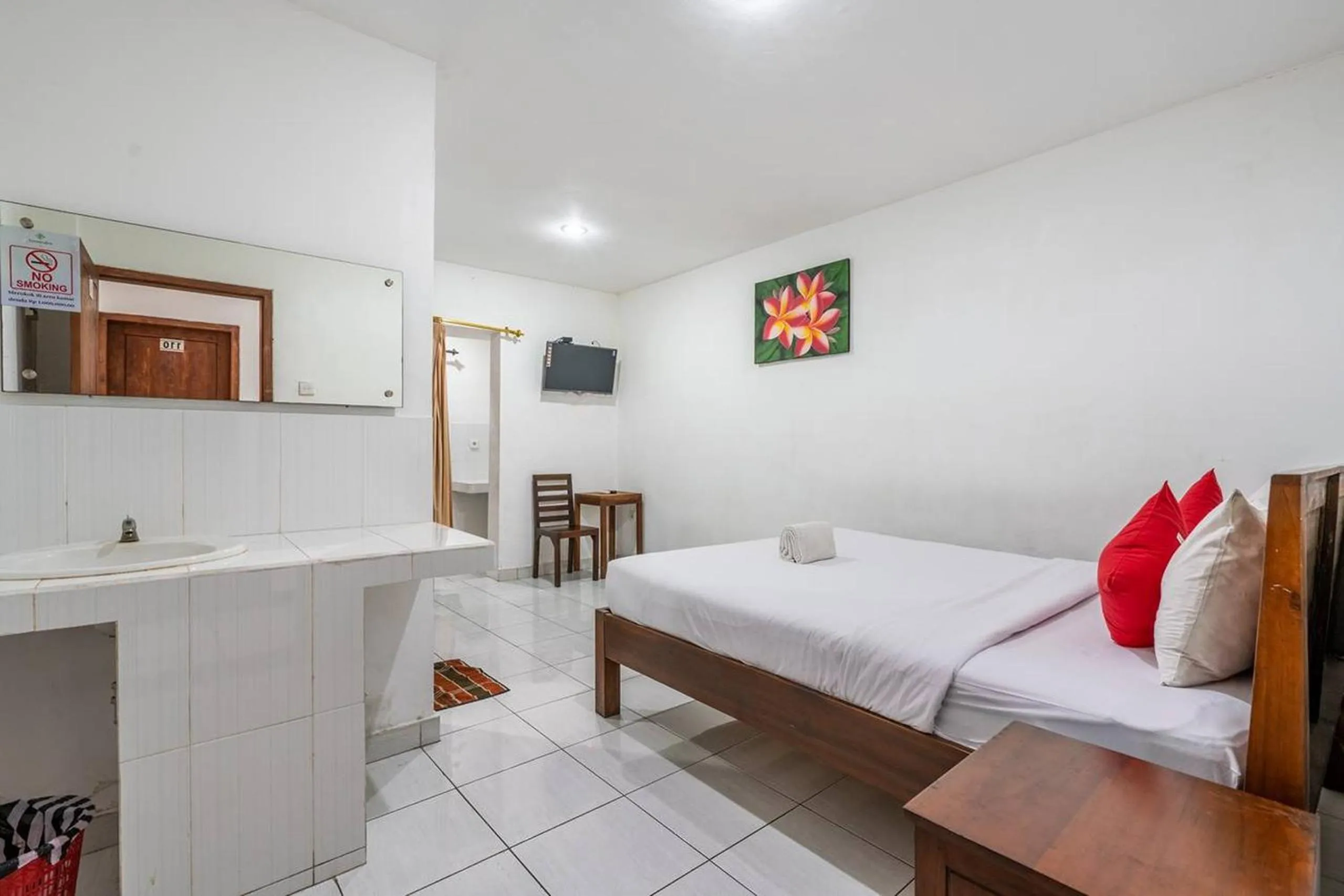 Photo of the whole room, Bed in Ganandra Stay Denpasar