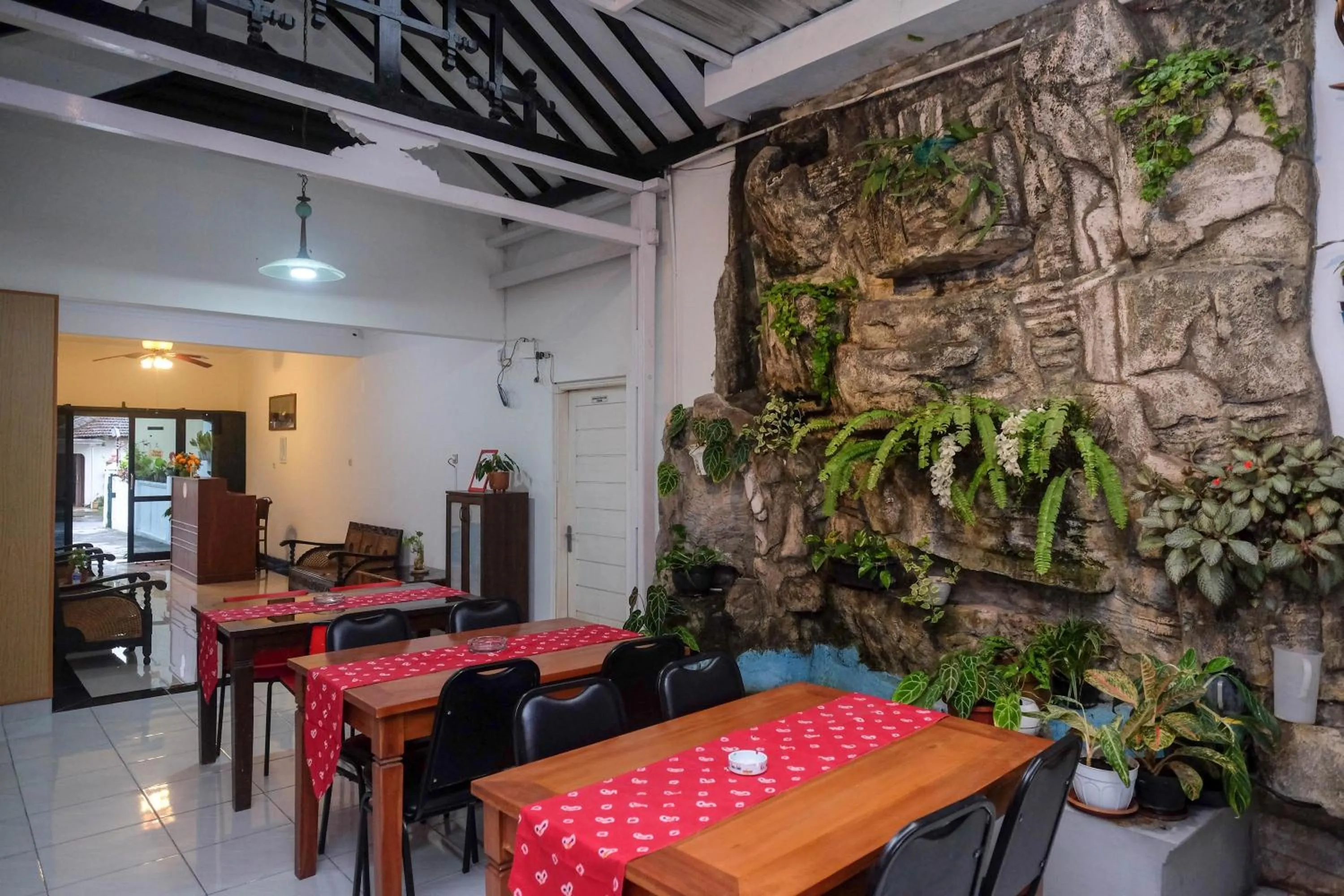 Property building in RedDoorz At Pondok Eyang Obi Sleman