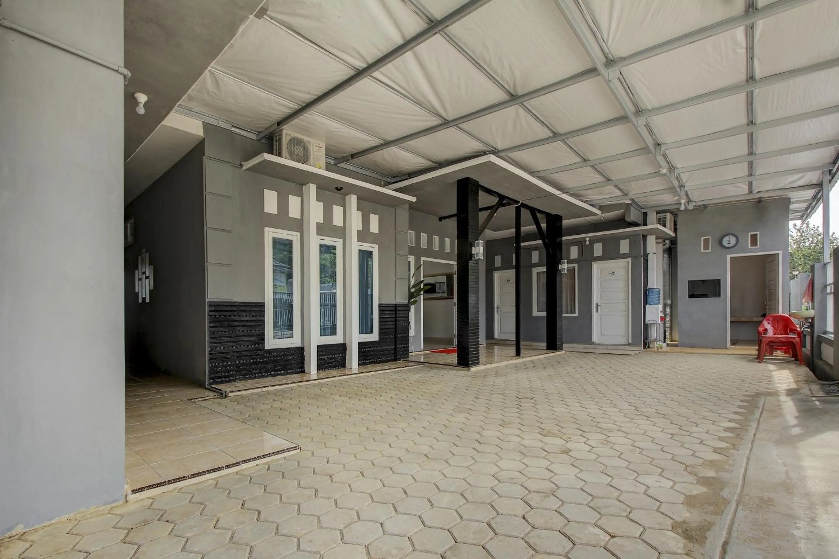 Facade/entrance in OYO Life 3415 Penginapan Wimane