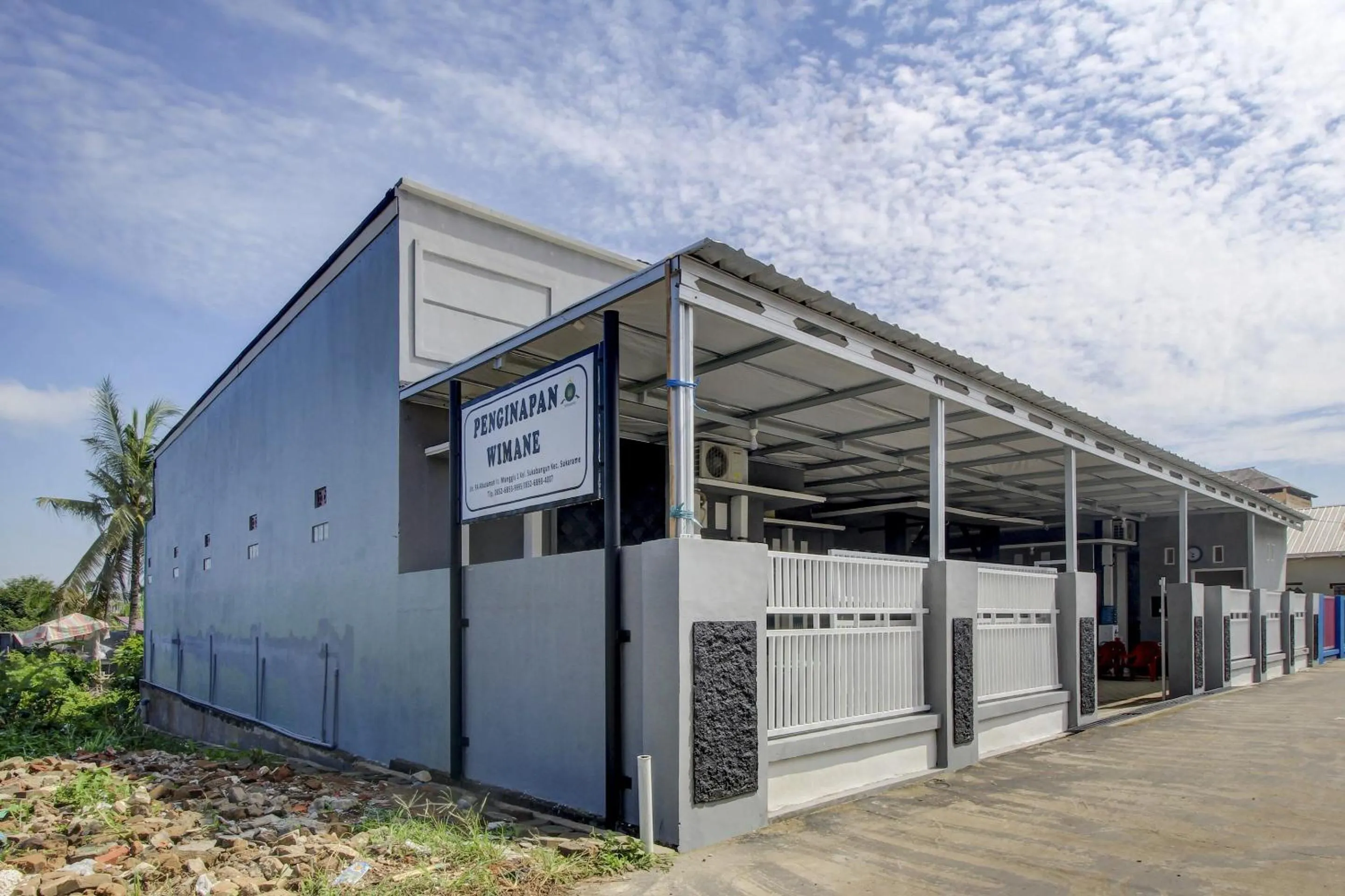 Facade/entrance in OYO Life 3415 Penginapan Wimane