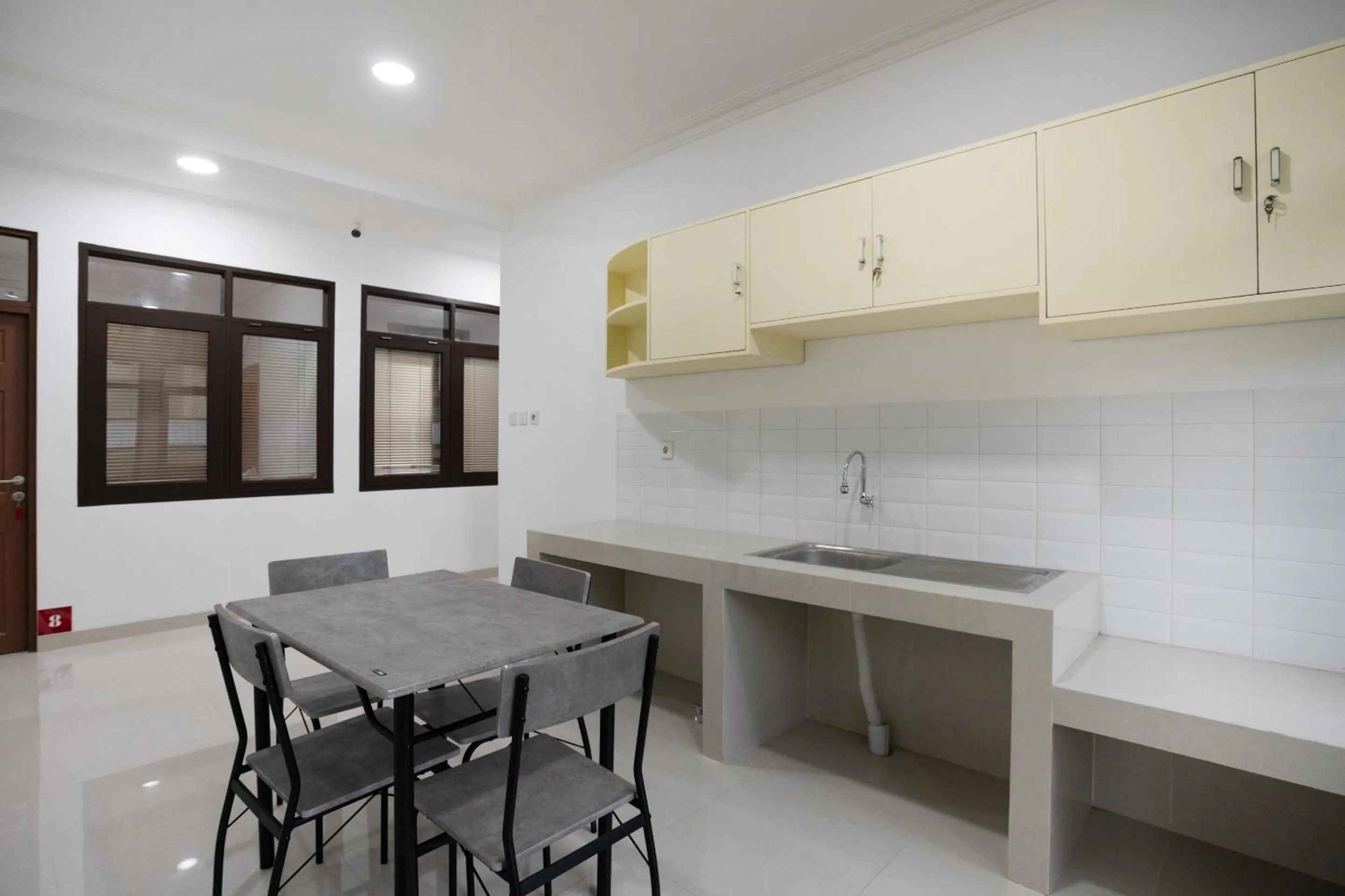 Communal kitchen in Hotel O Hegarbudhi Residence