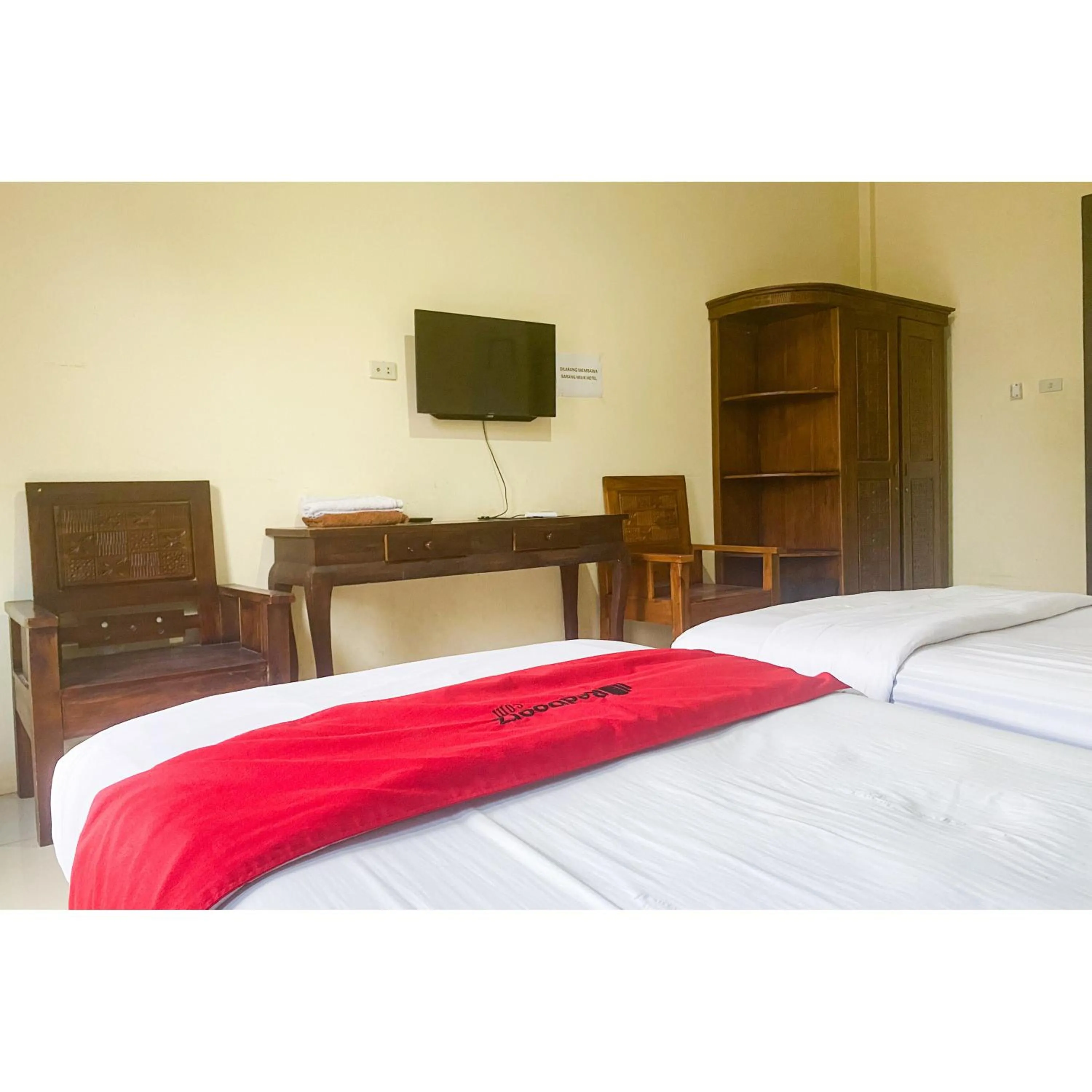 Bedroom, Bed in OYO Life 3365 Griya Nusantara Syariah
