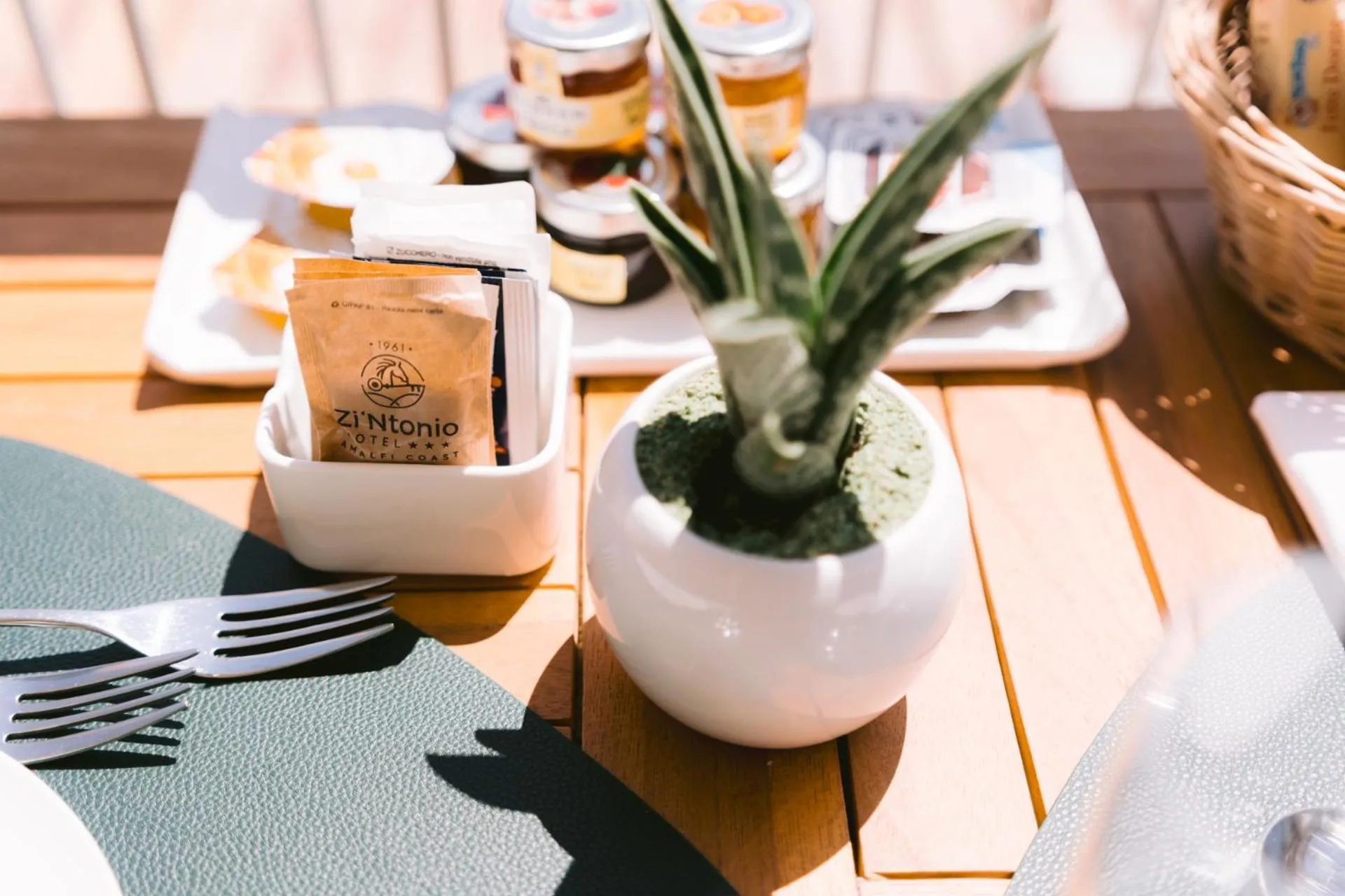 Food and drinks in HOTEL ZI'NTONIO