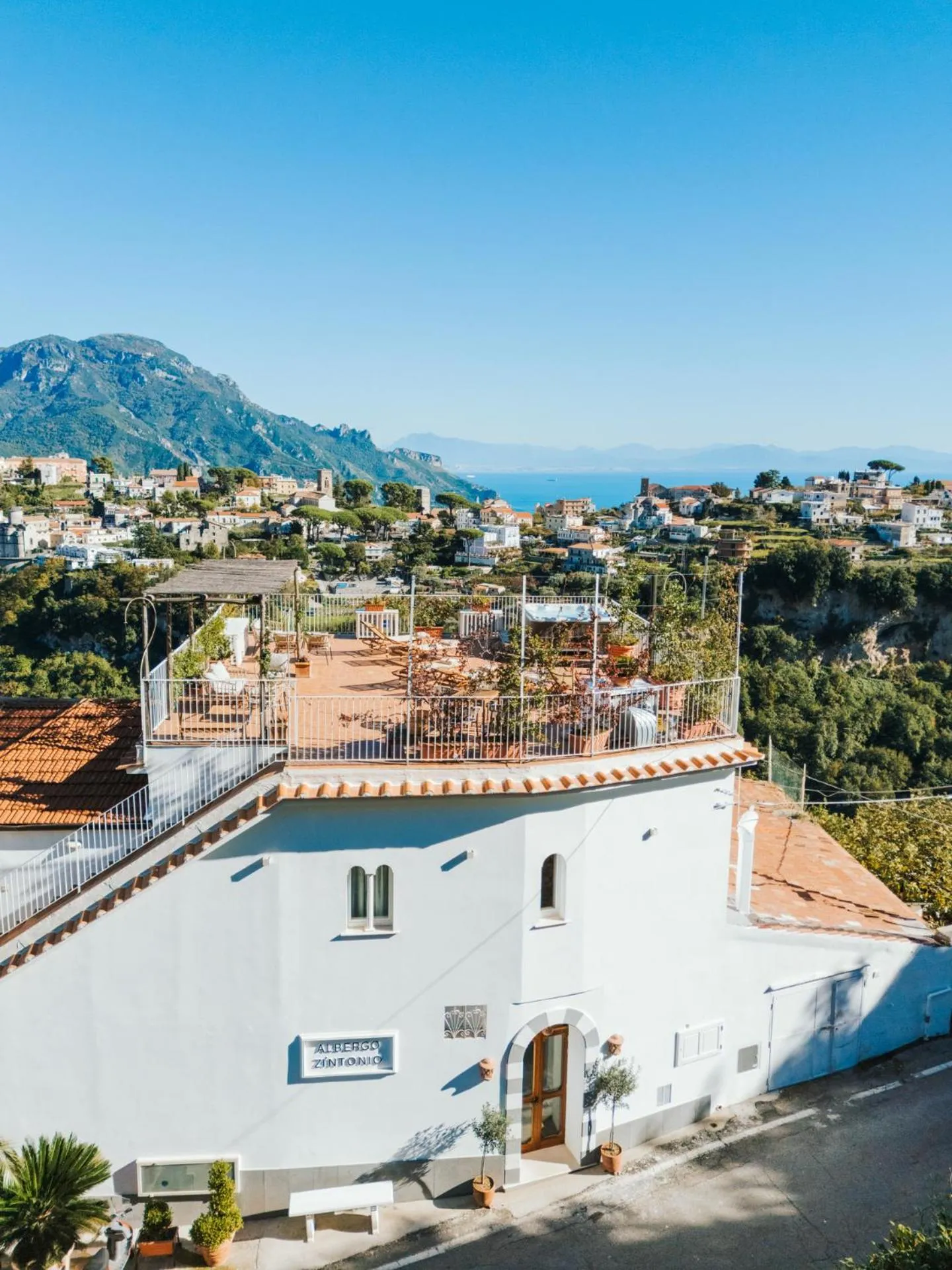 Day in HOTEL ZI'NTONIO