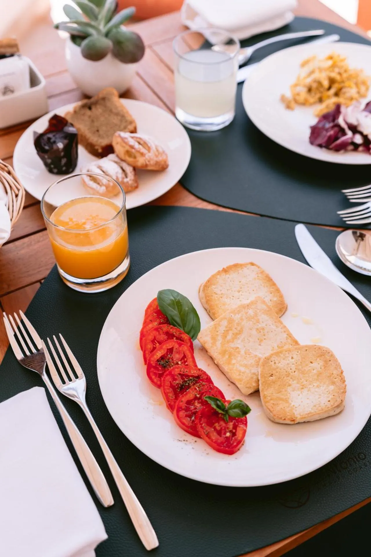 Food and drinks in HOTEL ZI'NTONIO