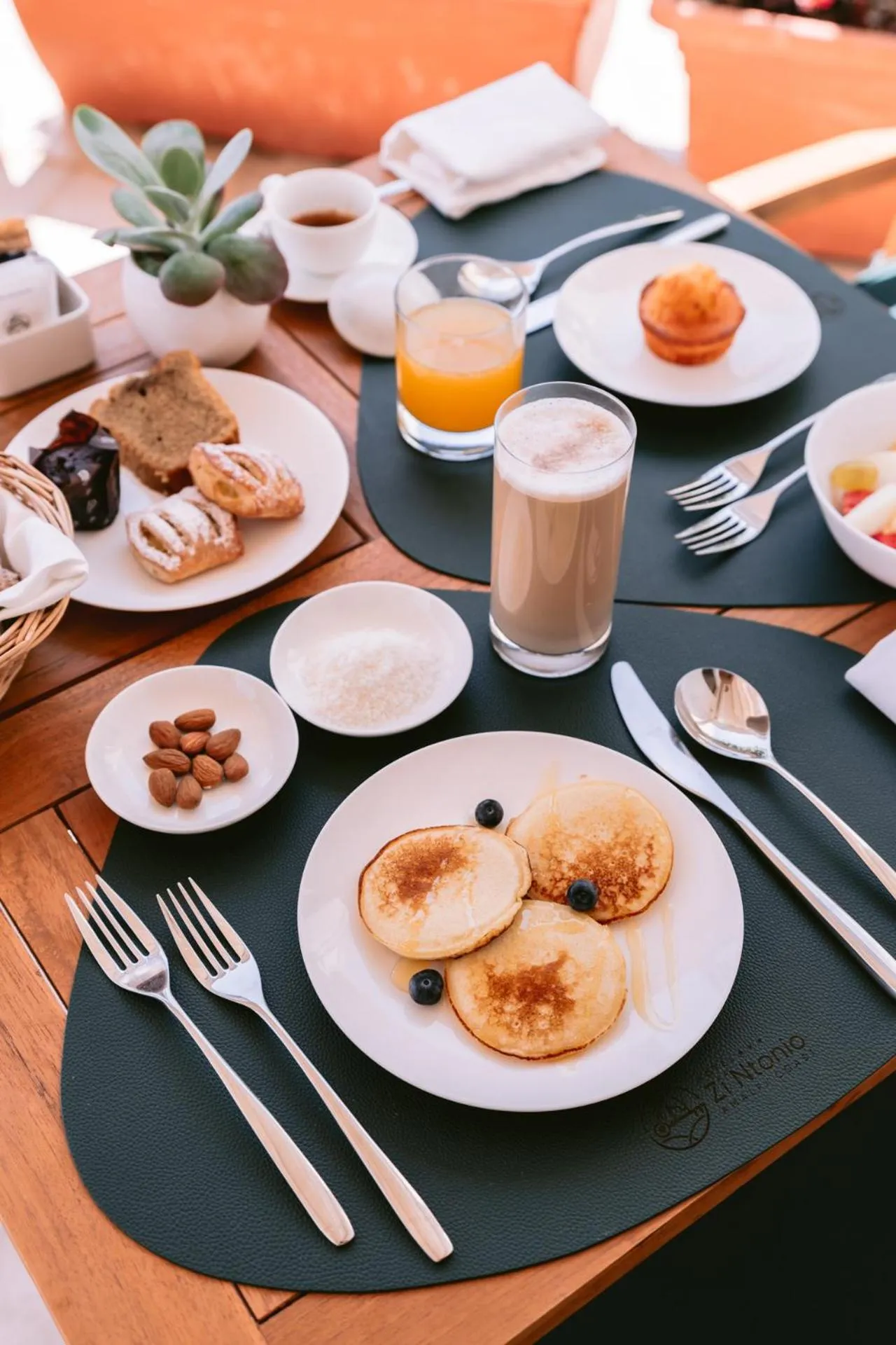 Food and drinks in HOTEL ZI'NTONIO