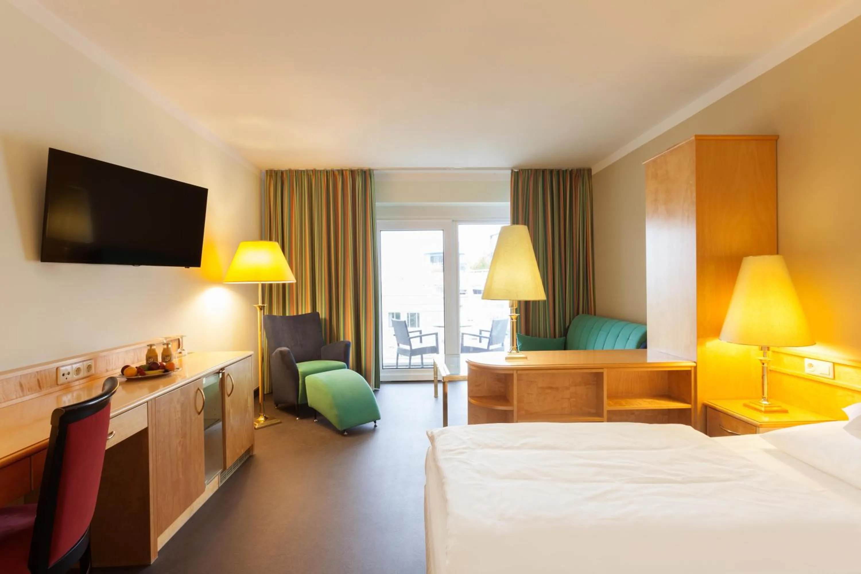 Photo of the whole room, Bed in Hotel Kaiserhof Heringsdorf