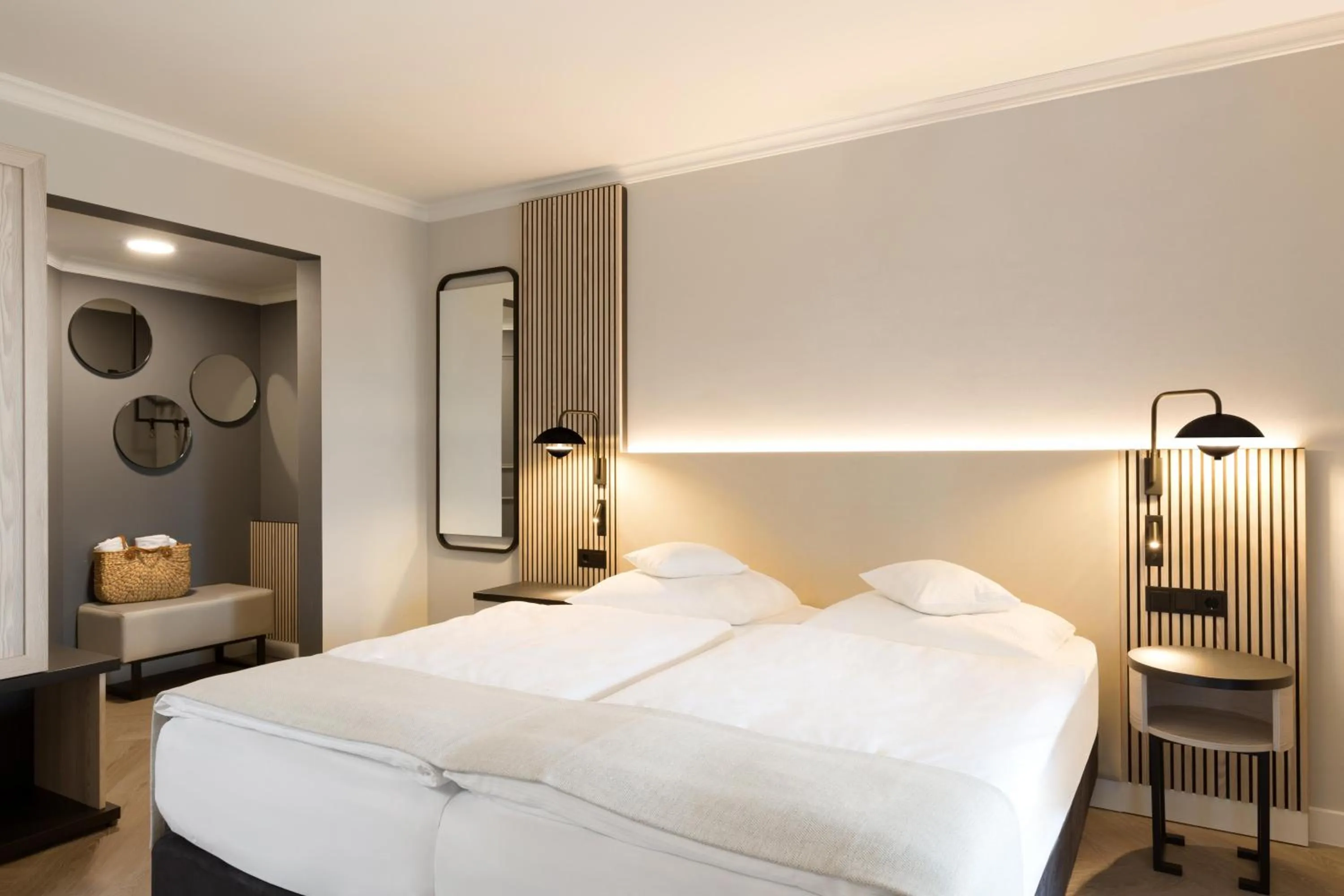 Photo of the whole room, Bed in Hotel Kaiserhof Heringsdorf