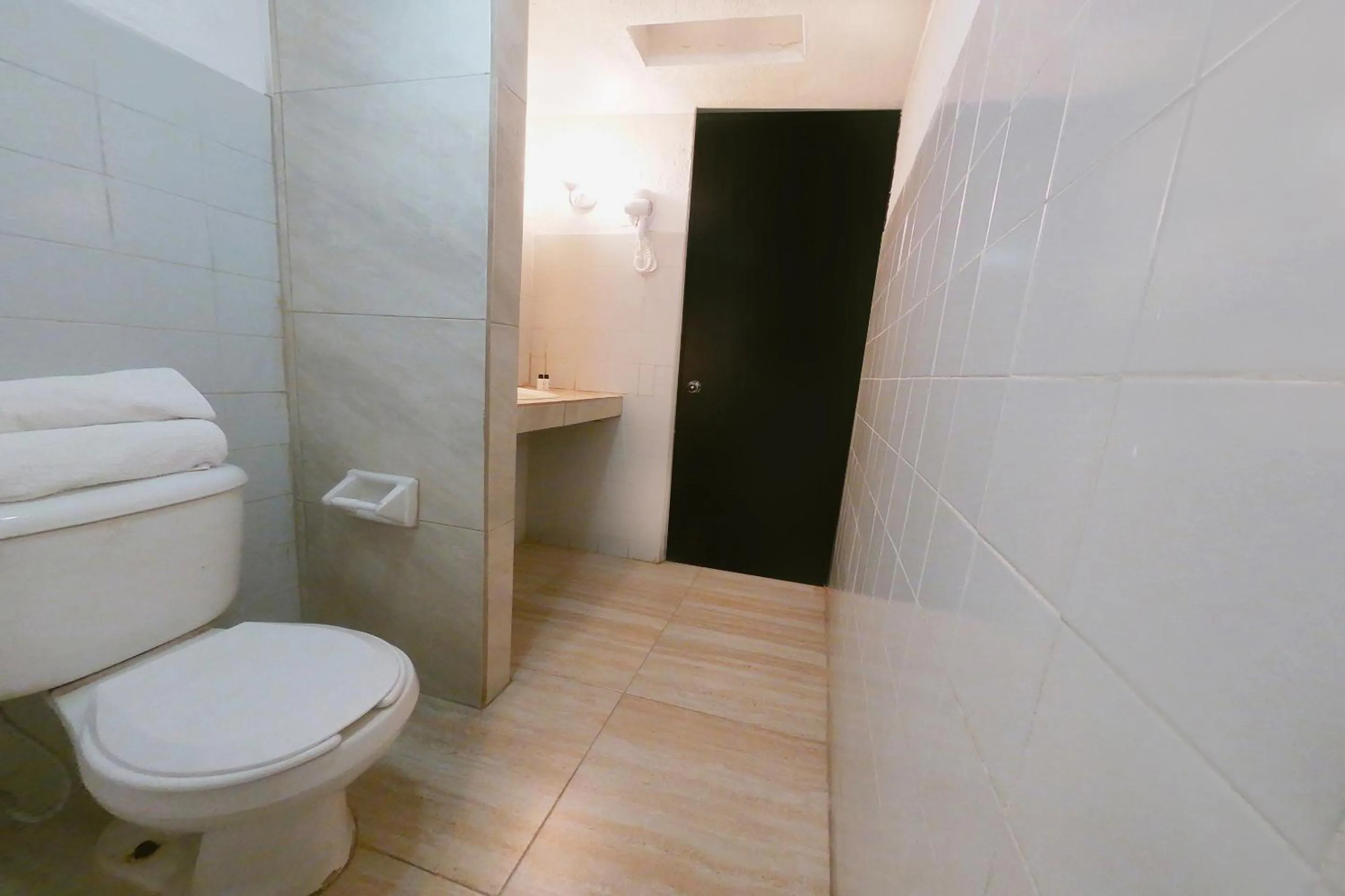 Bathroom in OYO Hotel Plata,Fresnillo, Zacatecas