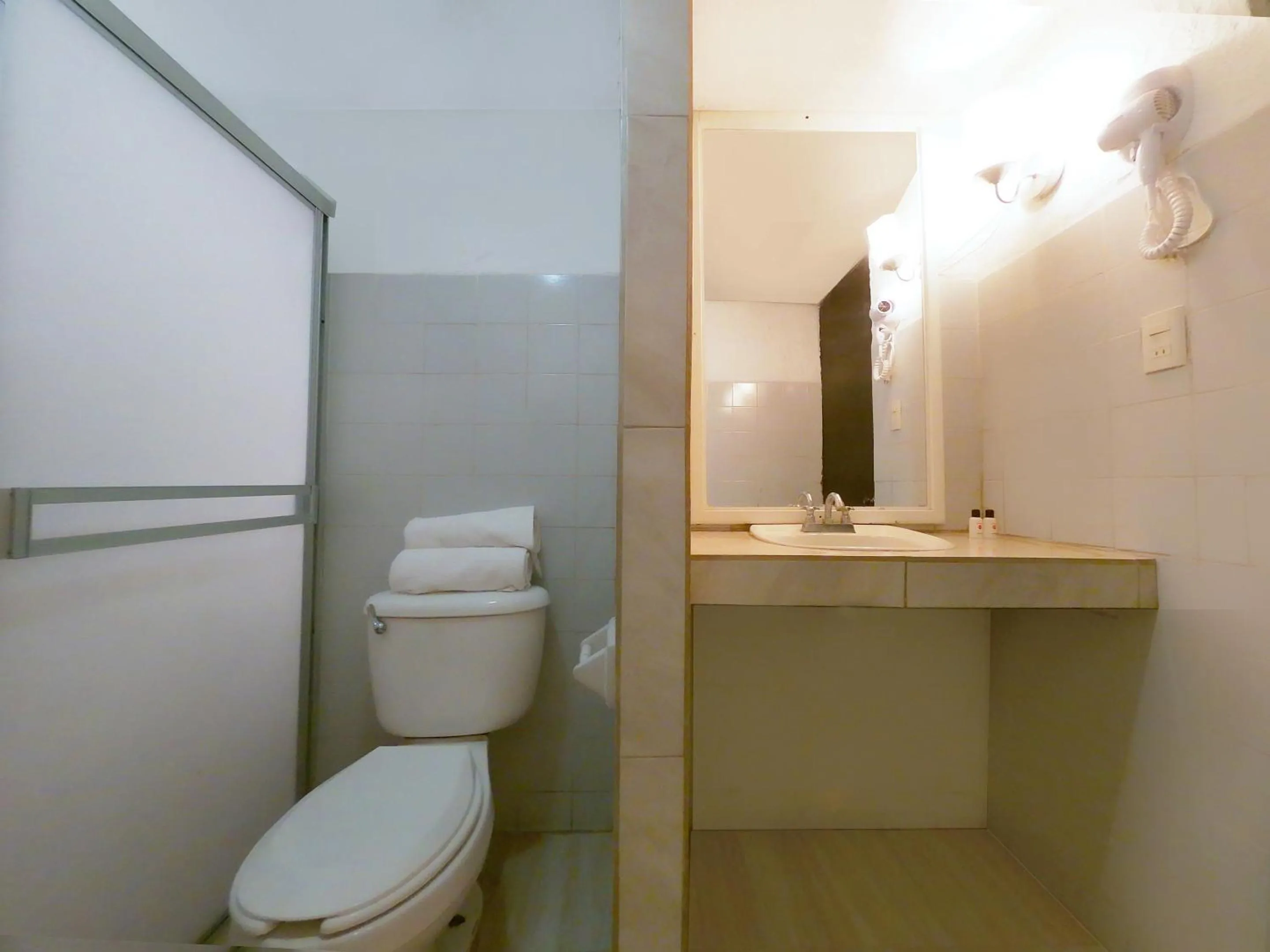 Bathroom in OYO Hotel Plata,Fresnillo, Zacatecas