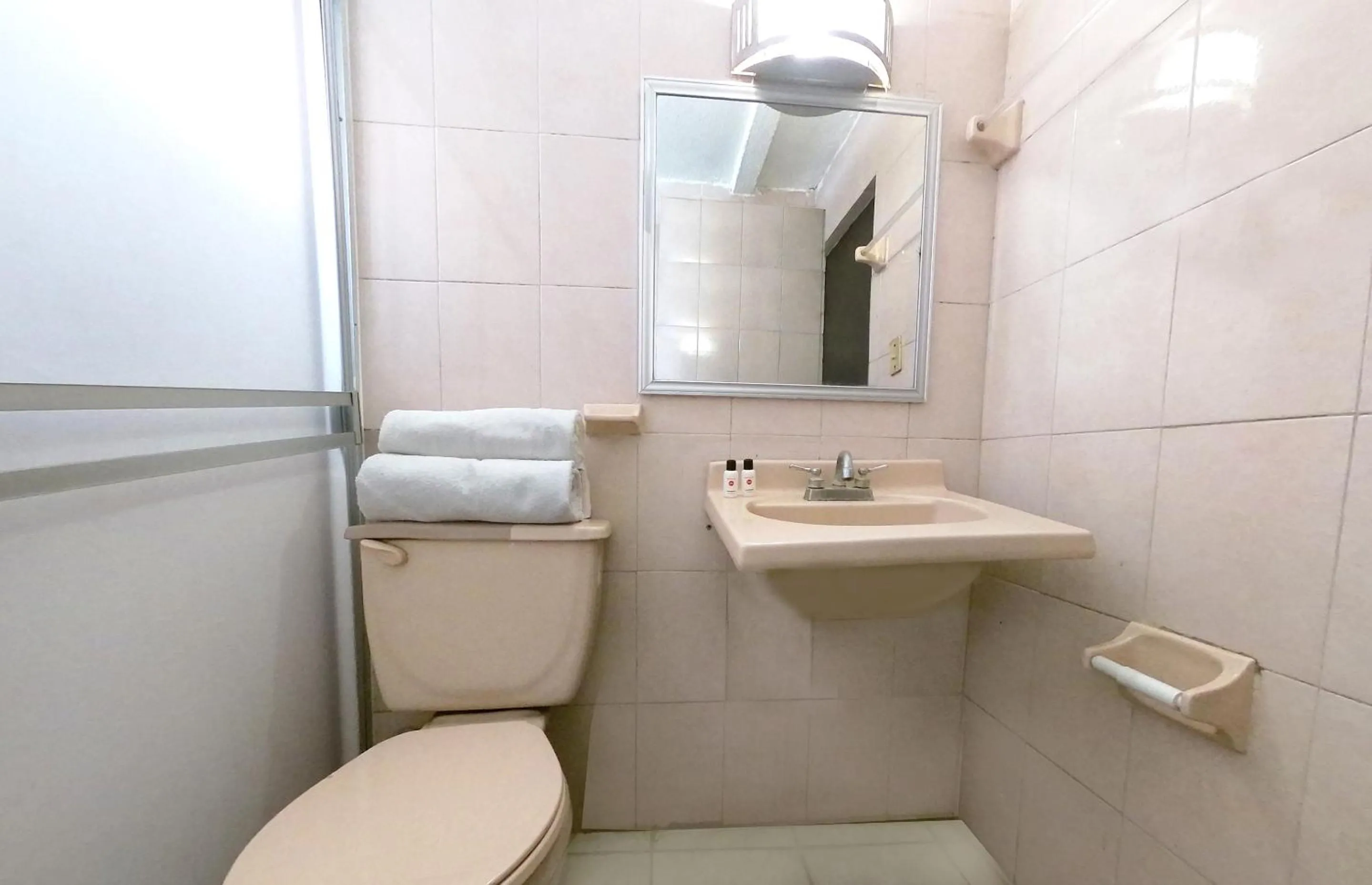 Bathroom in OYO Hotel Plata,Fresnillo, Zacatecas