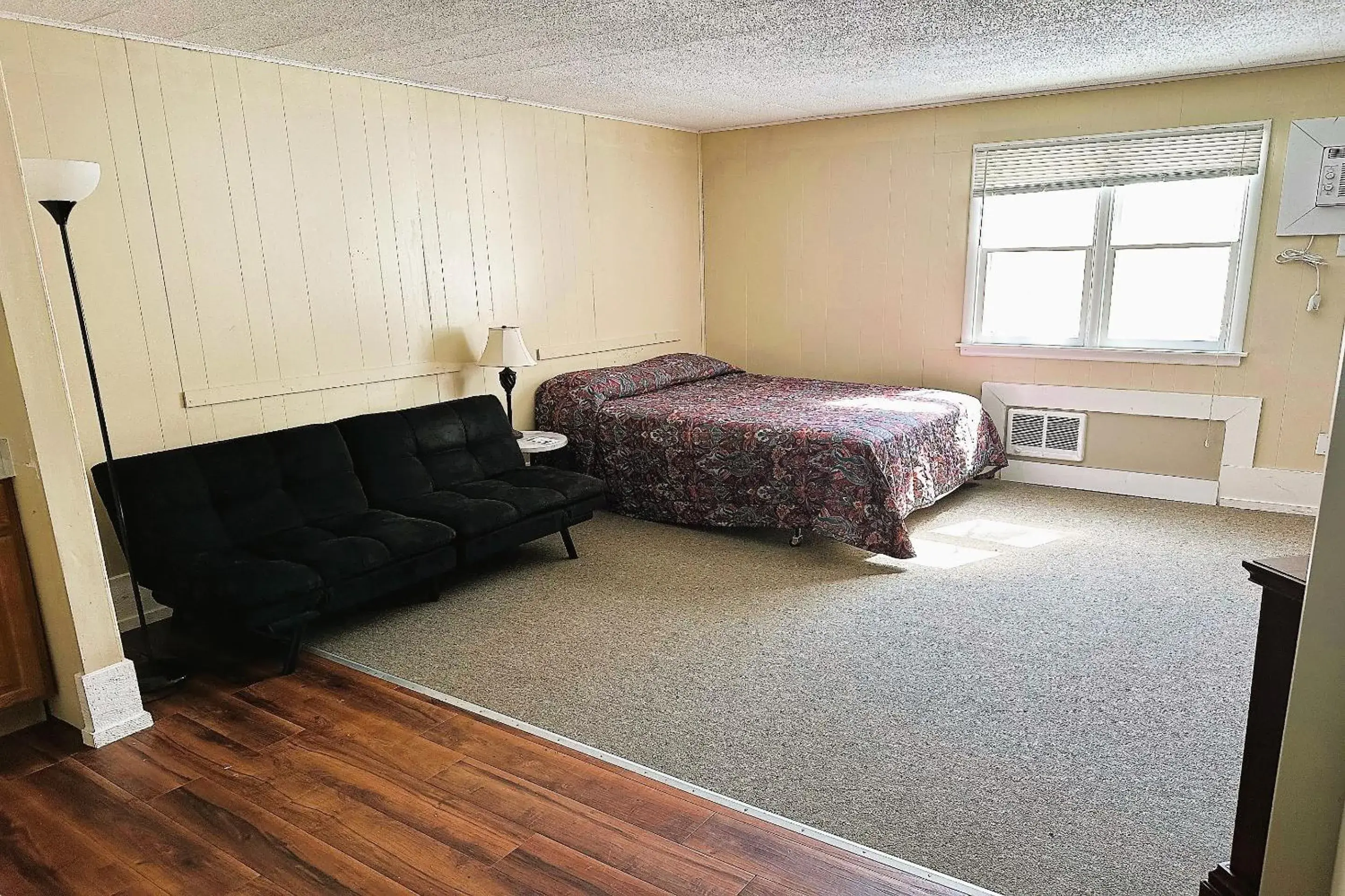 Queen Room in Love Hotels Timberline By OYO Lake Superior Queen Room in Love Hotels Timberline By OYO Lake Superior