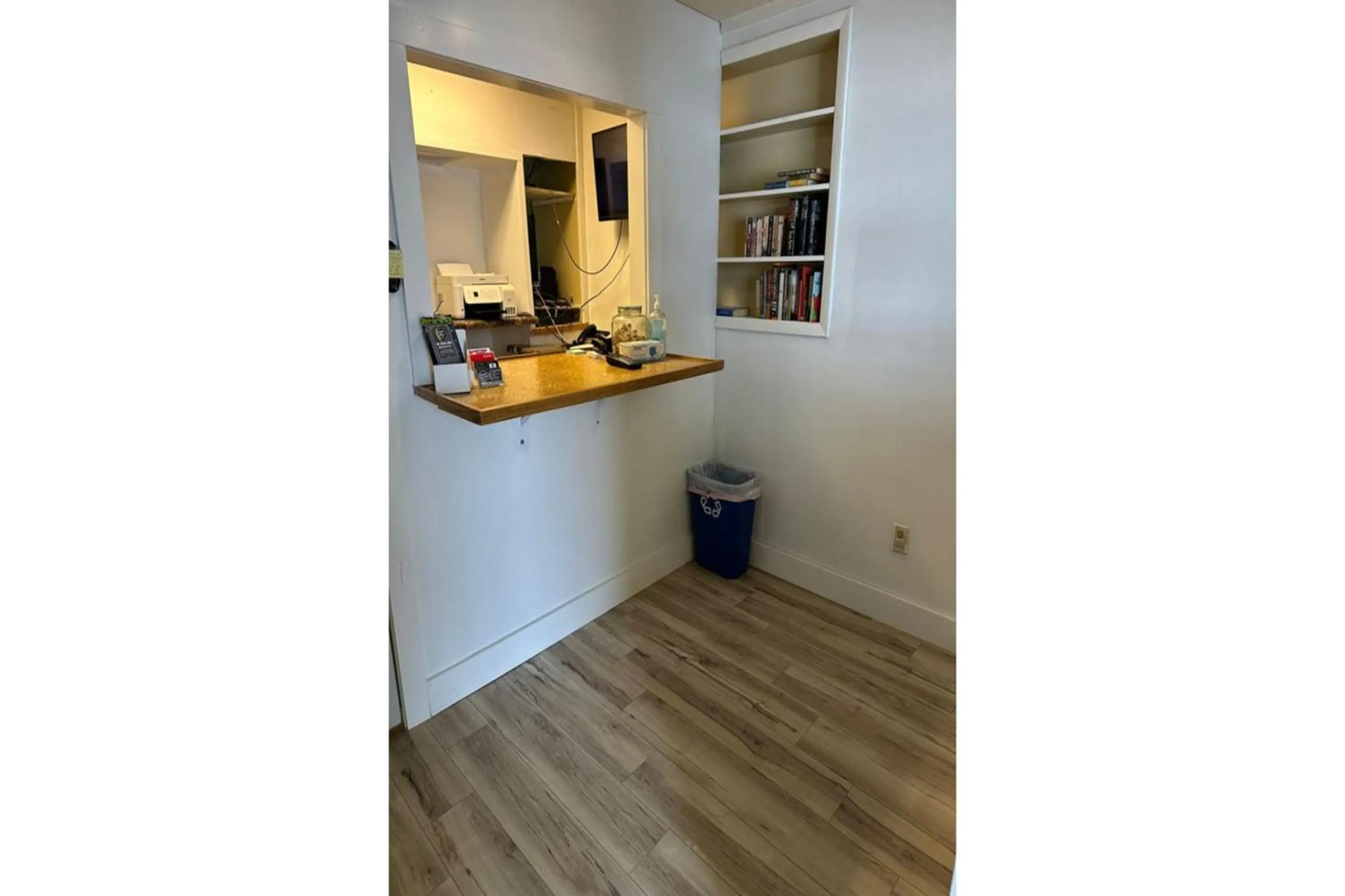 Lobby or reception in Love Hotels Timberline By OYO Lake Superior