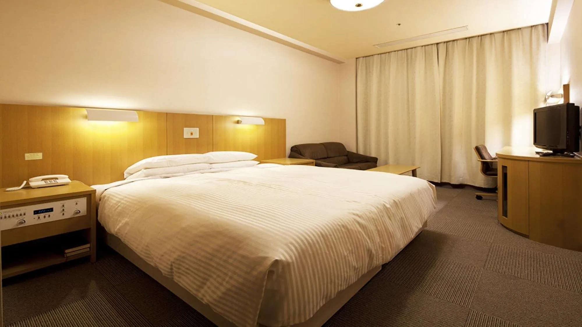 Photo of the whole room, Bed in Hotel Grand Hill Ichigaya