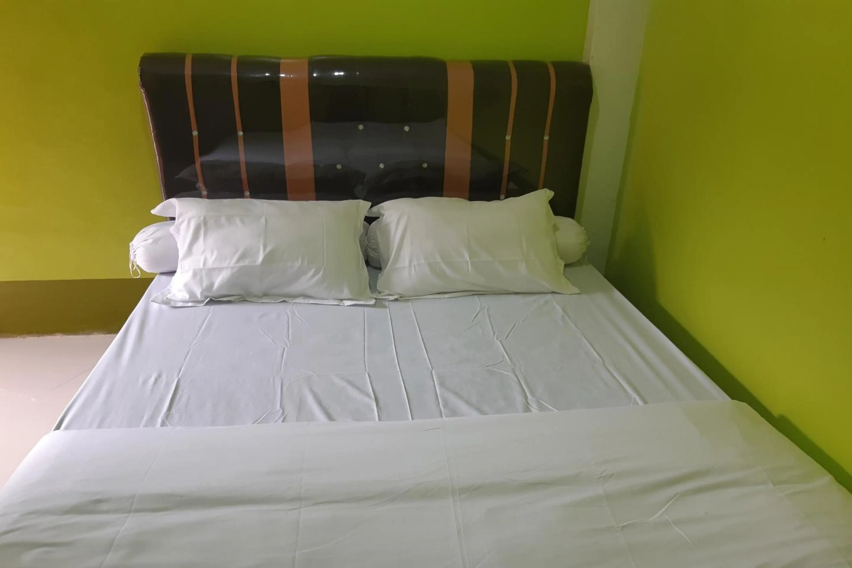 Bedroom, Bed in Hotel O Es Em Je Residence