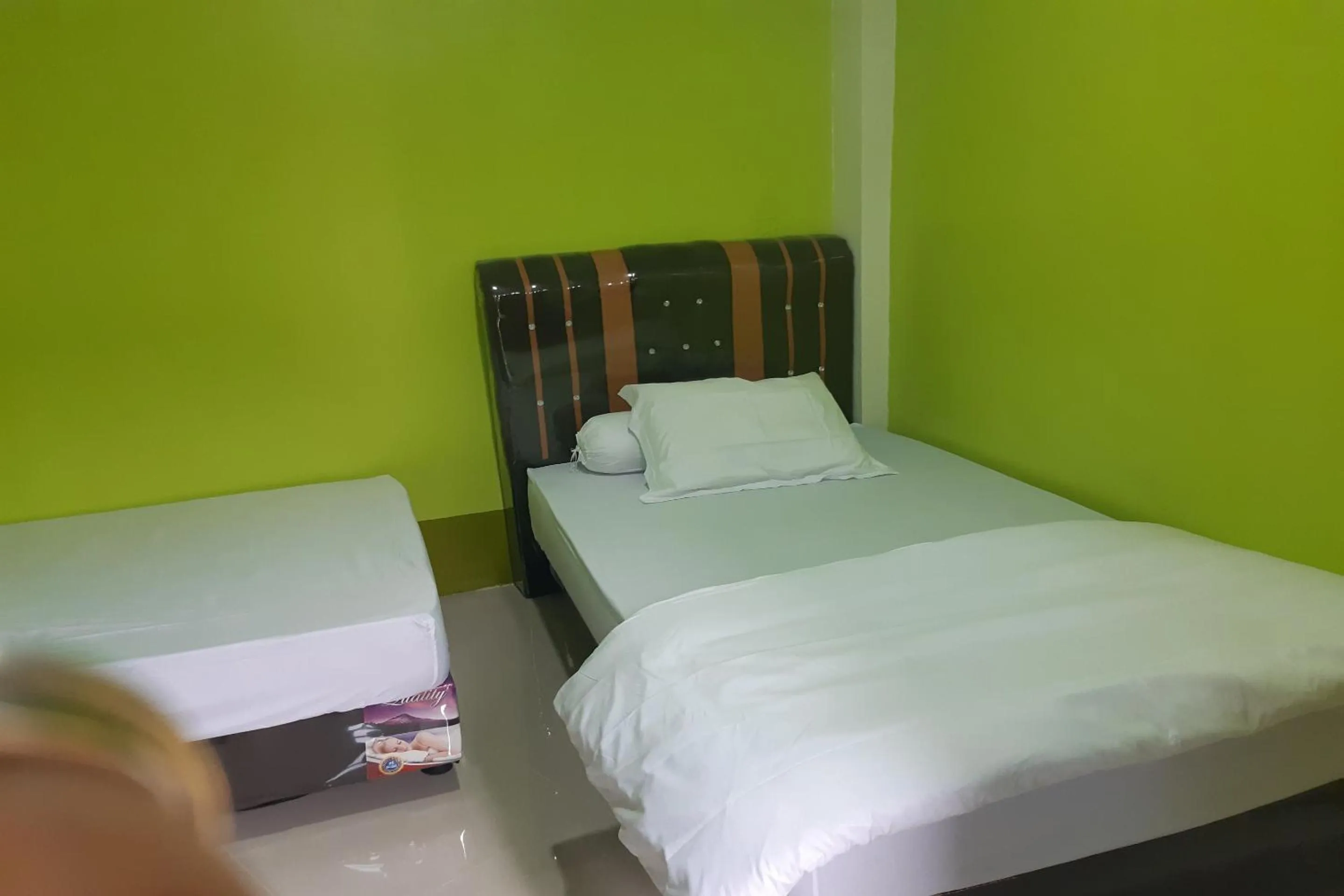 Bedroom, Bed in Hotel O Es Em Je Residence