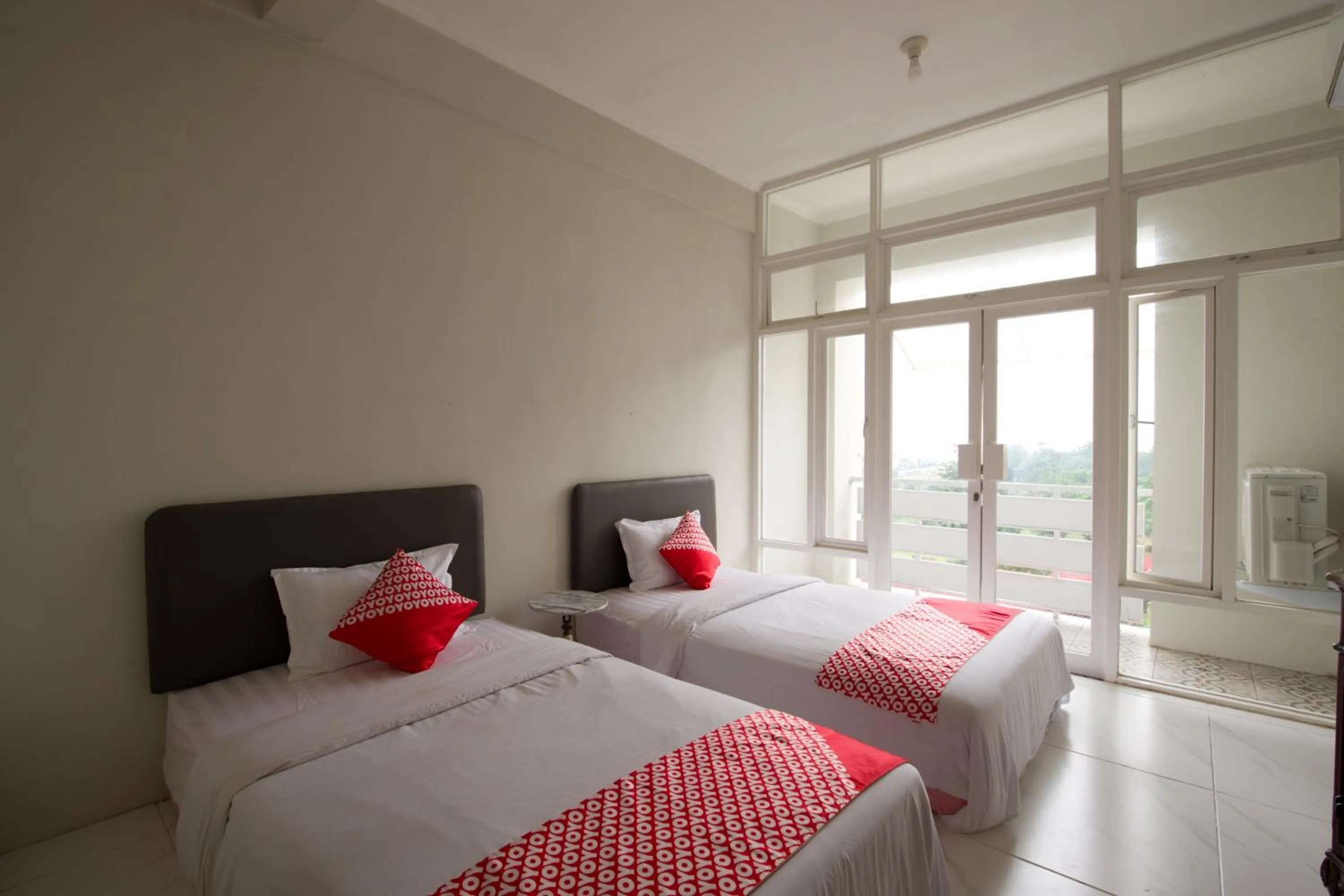 Bedroom, Bed in Capital O 3359 Pondok Wisata Jaden Trawas Mojokerto